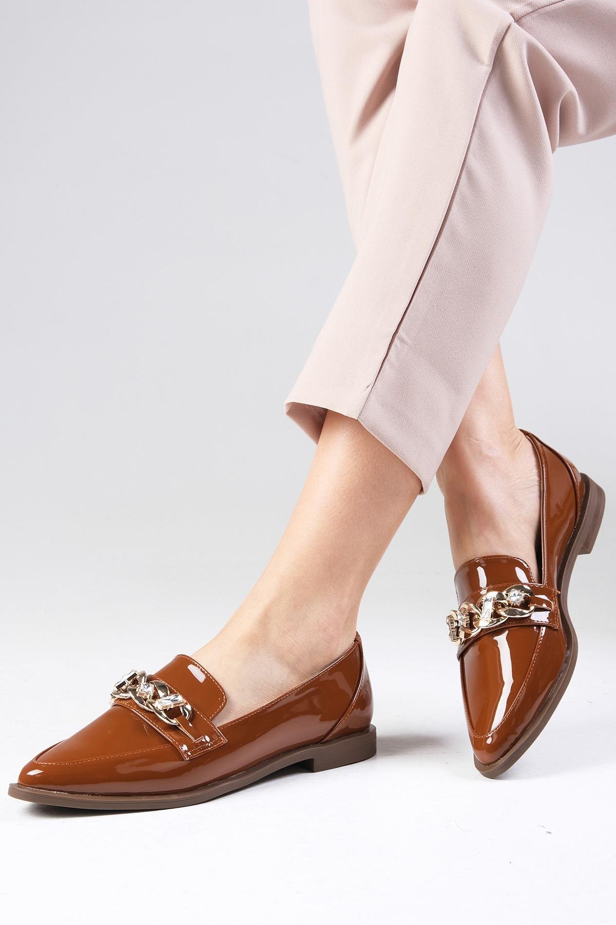 Aileen Taba Renk Rugan Zincirli Loafer Ayakkabı-DÜZ AYAKKABI-Mio Gusto-01391TAR