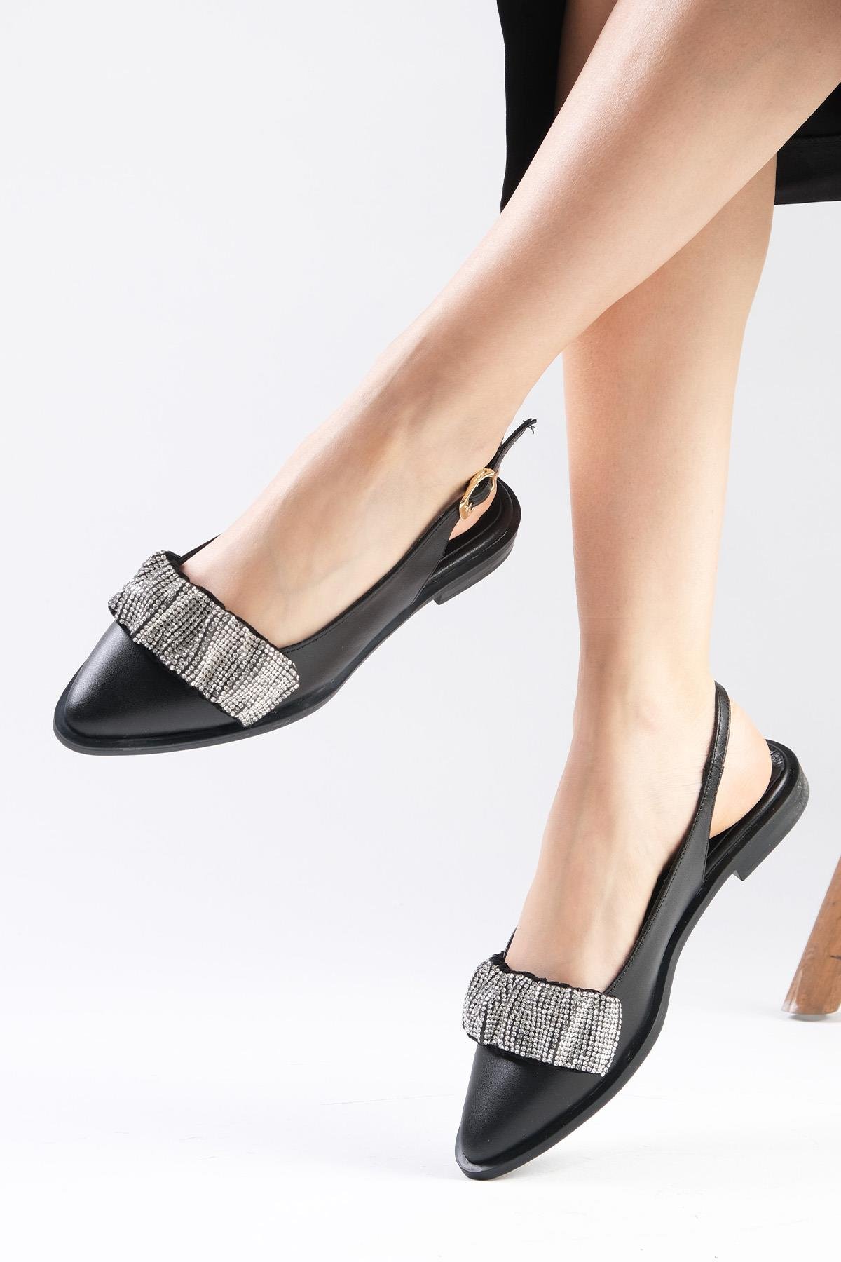 Aisha Hakiki Deri Büzgü Taş Bantlı Siyah Babet-BABET-Mio Gusto-08387BLC