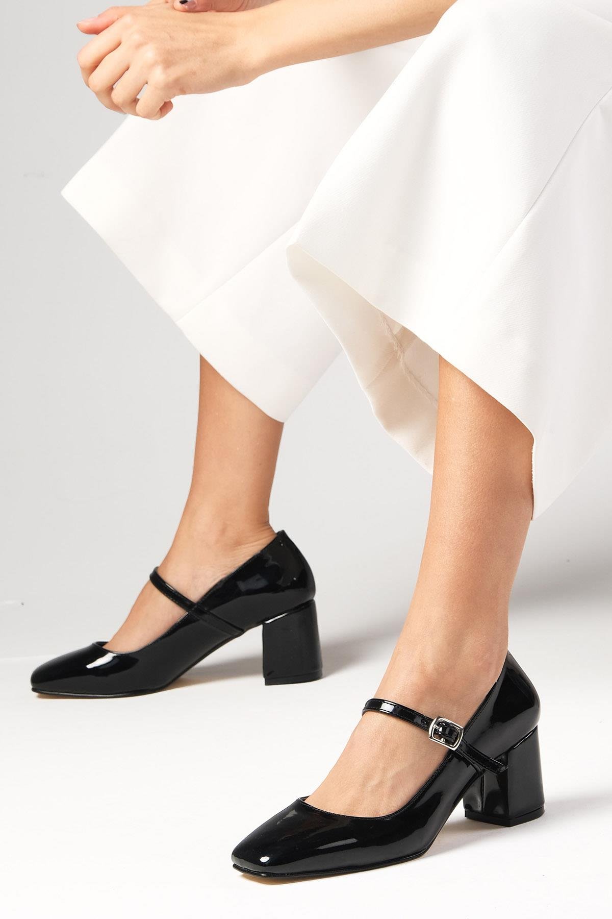 Alda Siyah Renk Rugan Topuklu Ayakkabı-Yüksek Topuklu-Mio Gusto-02267BLR