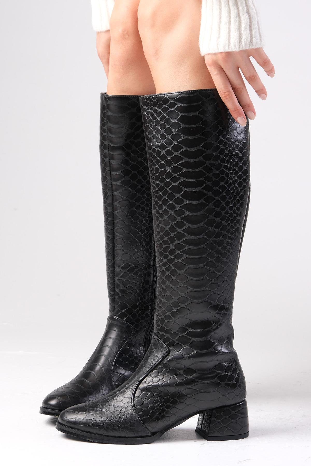 Alice Siyah Renk Krokodil Desenli Oval Burun Fermuarlı Çizme-ÇİZME-Mio Gusto-02270BLV