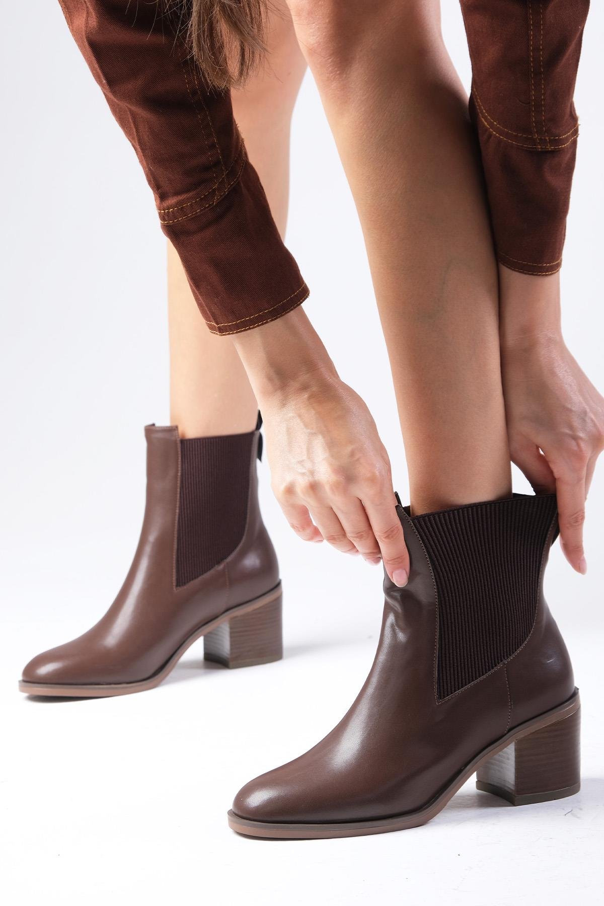 Alida Kahverengi Kalın Topuklu Lastikli Bot-Kalın Topuk-Mio Gusto-01566BRC