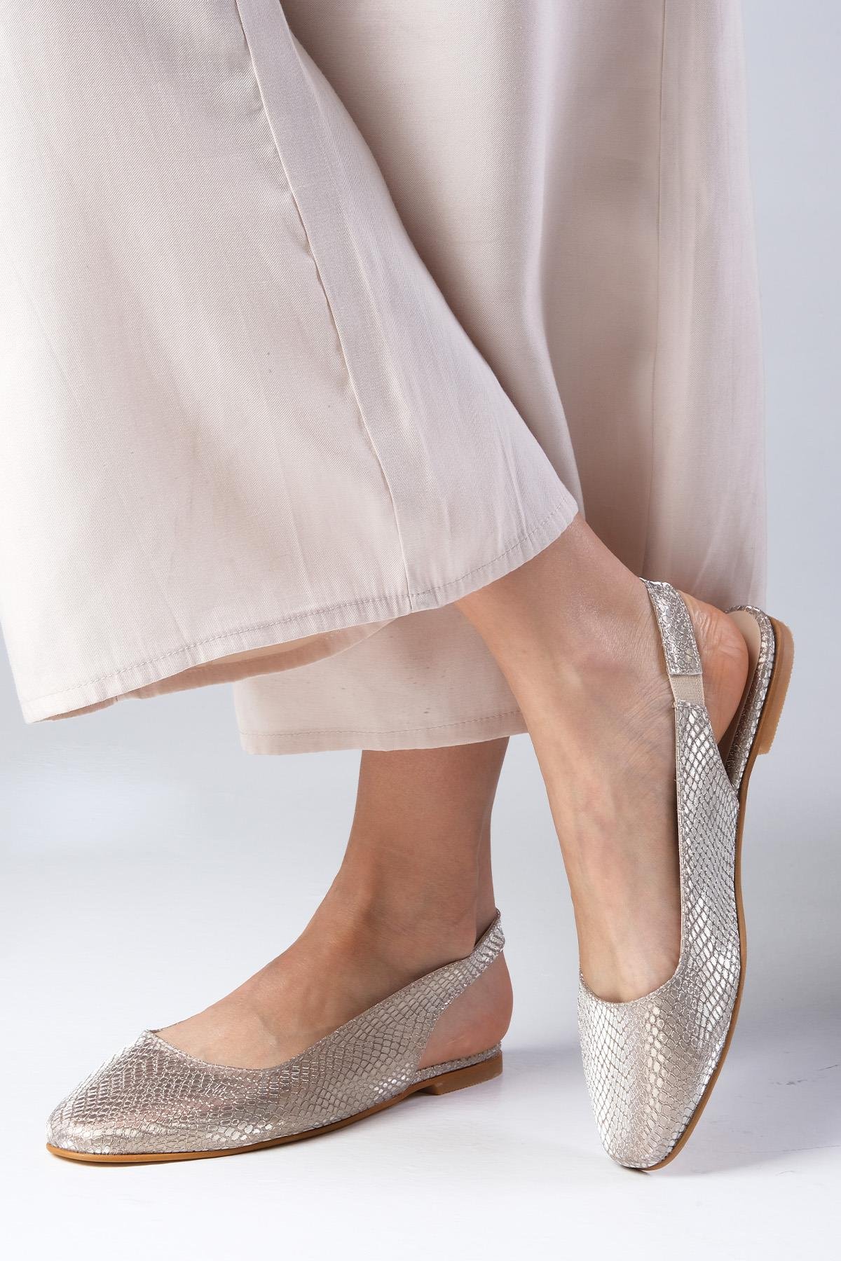 Ally Altın Renk Yılan Derisi Desenli Küt Burun Babet-BABET-Mio Gusto-02232GOK