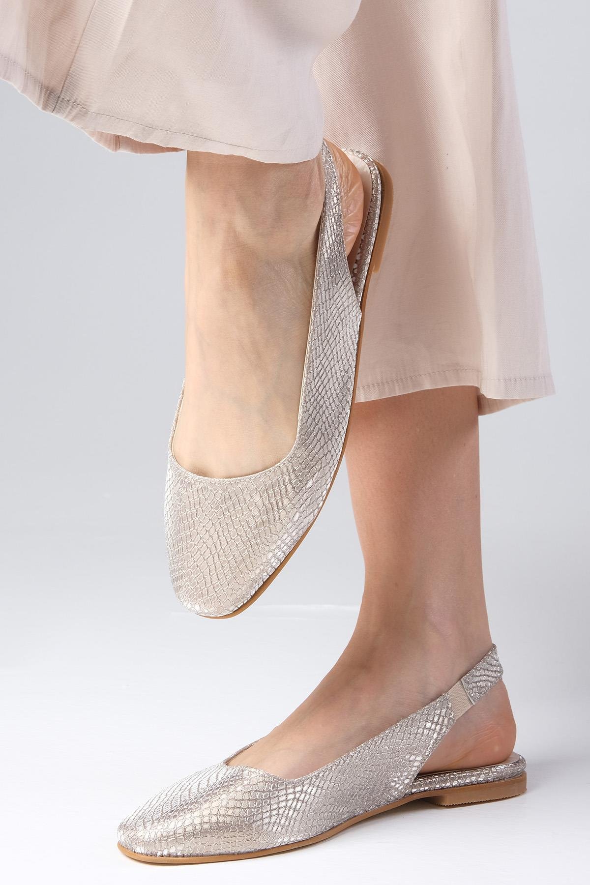 Ally Altın Renk Yılan Derisi Desenli Küt Burun Babet-BABET-Mio Gusto-02232GOK