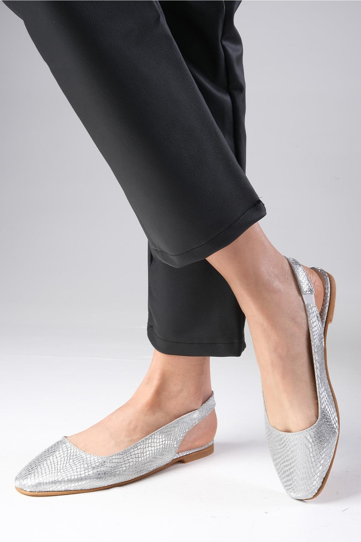 Ally Gümüş Renk Yılan Derisi Desenli Küt Burun Babet-BABET-Mio Gusto-02232SIK