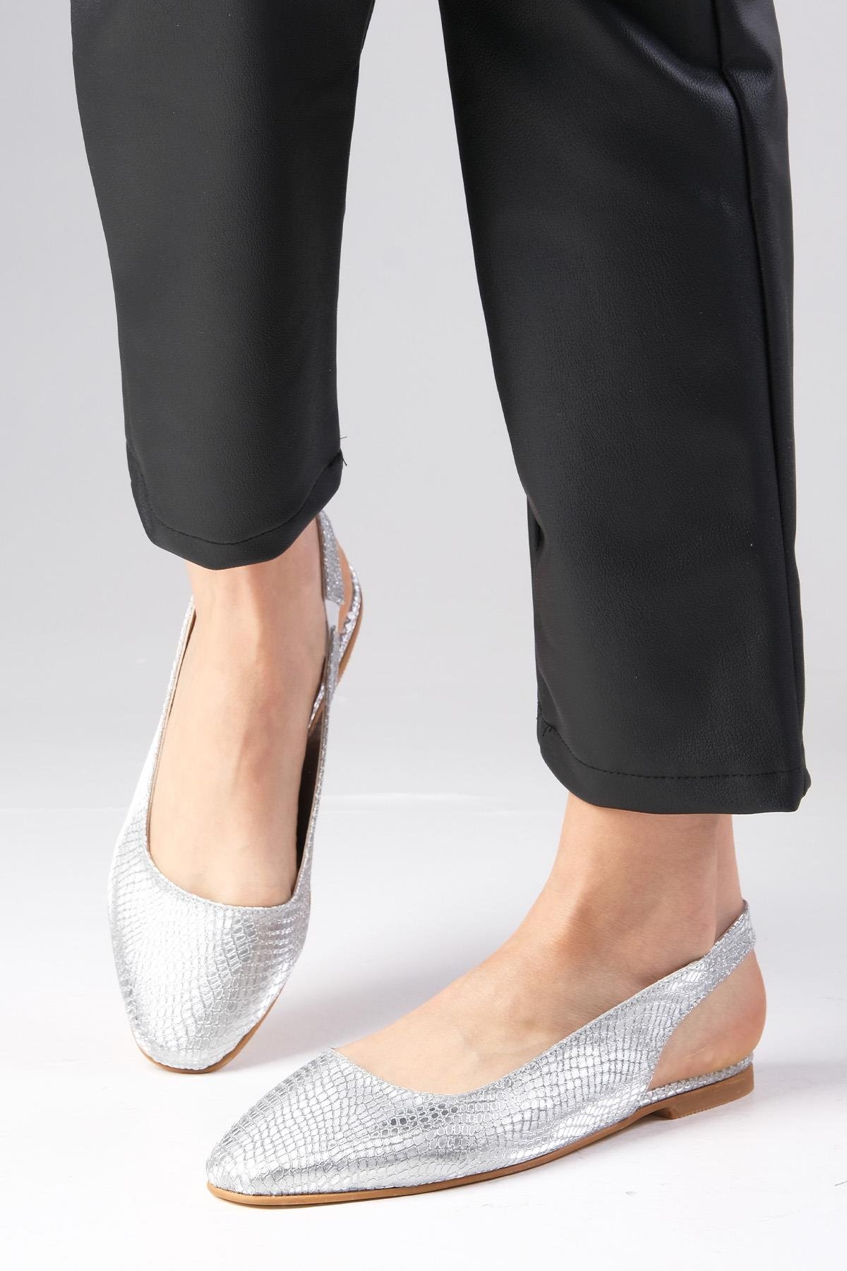 Ally Gümüş Renk Yılan Derisi Desenli Küt Burun Babet-BABET-Mio Gusto-02232SIK