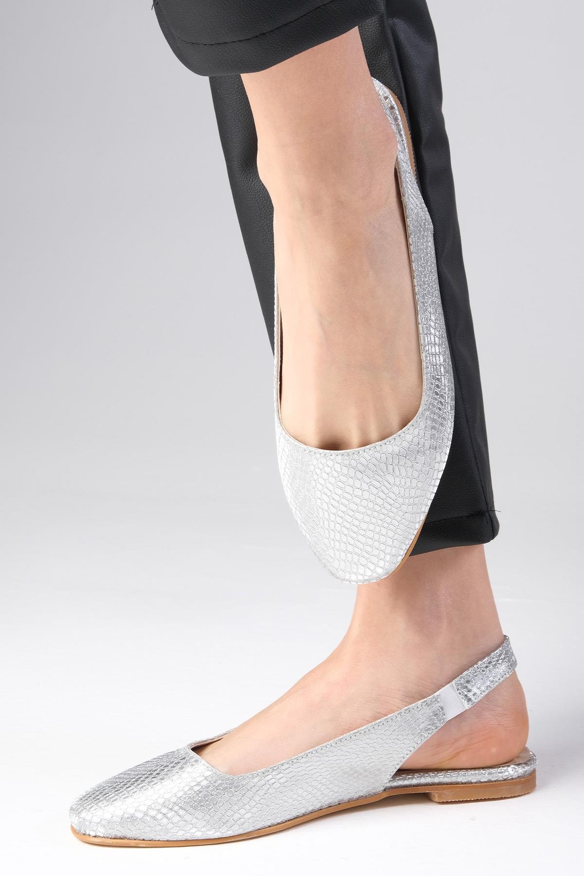 Ally Gümüş Renk Yılan Derisi Desenli Küt Burun Babet-BABET-Mio Gusto-02232SIK