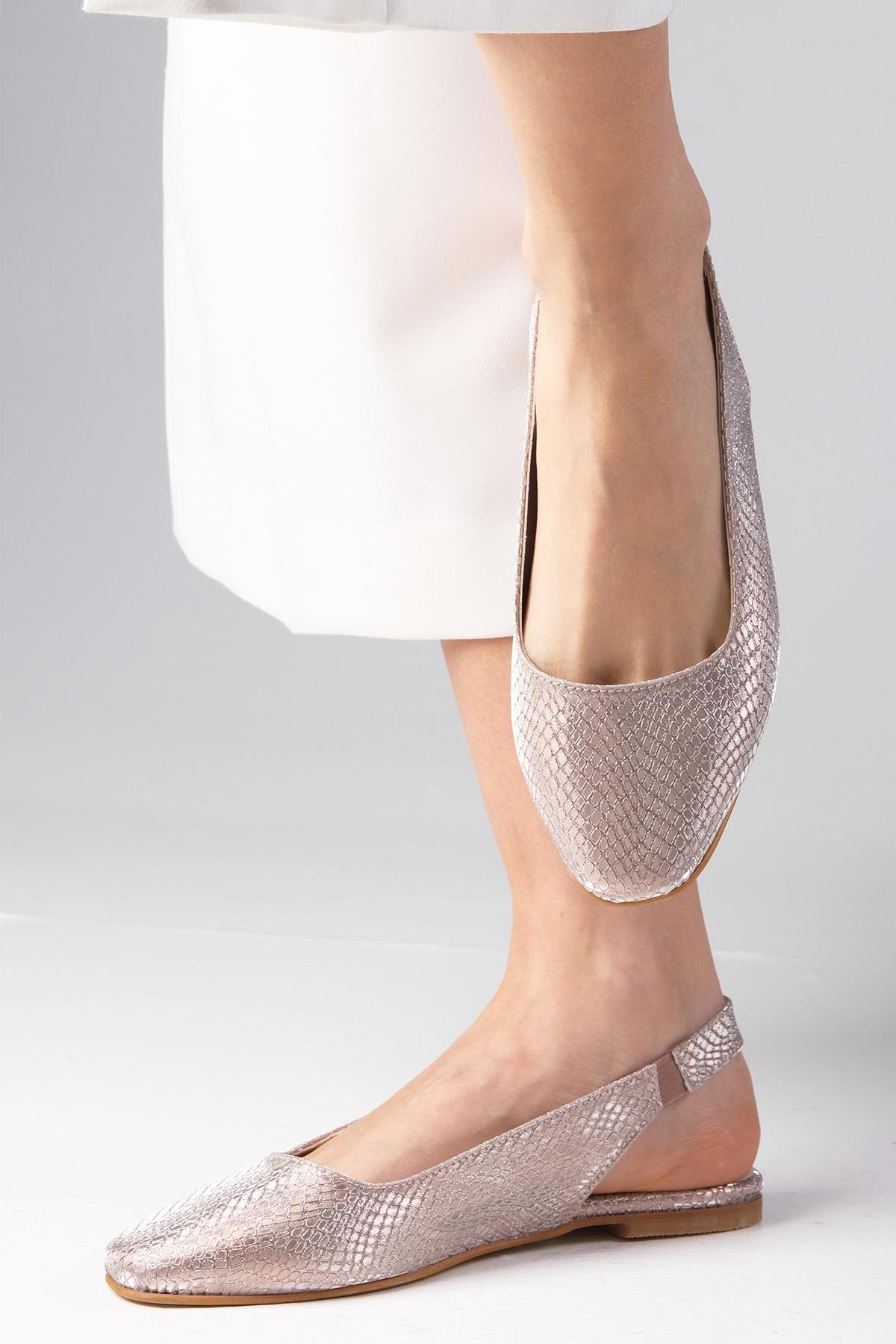 Ally Pudra Renk Yılan Derisi Desenli Küt Burun Babet-BABET-Mio Gusto-02232POK