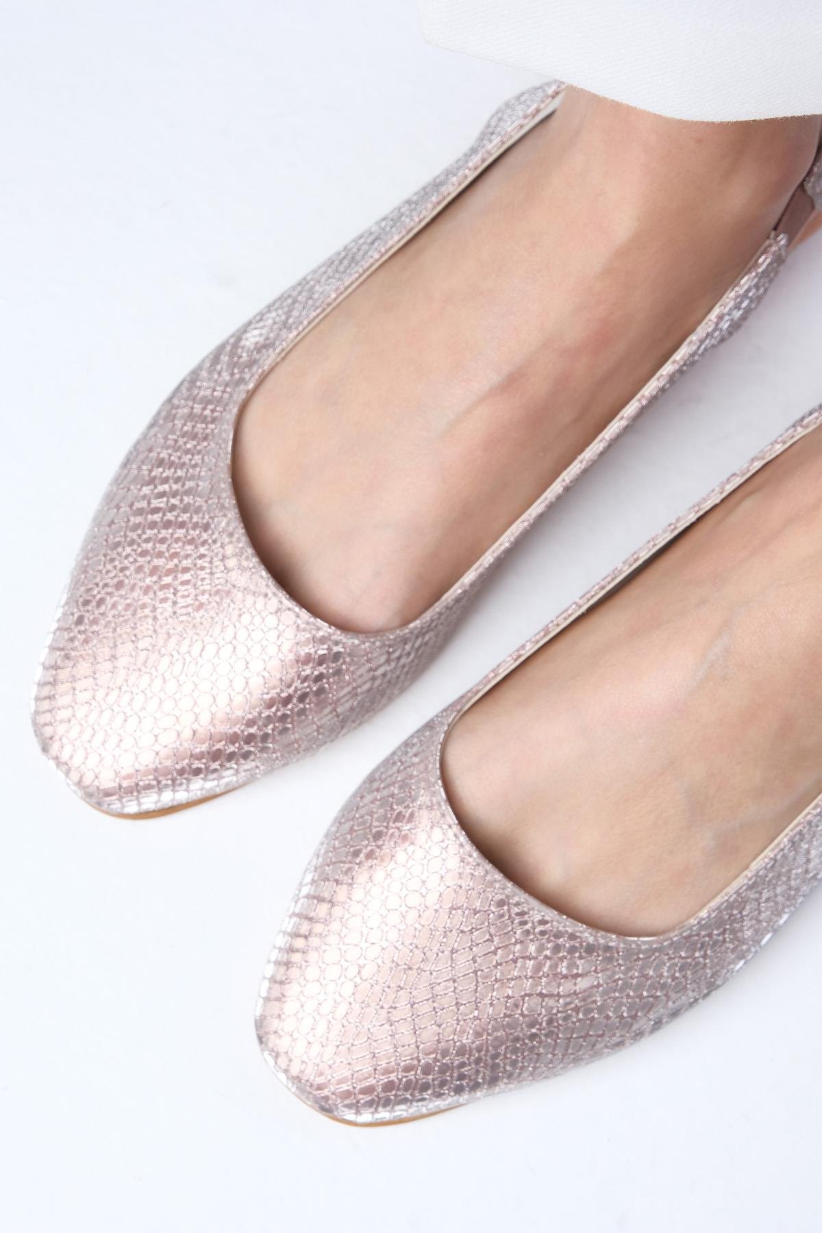 Ally Pudra Renk Yılan Derisi Desenli Küt Burun Babet-BABET-Mio Gusto-02232POK