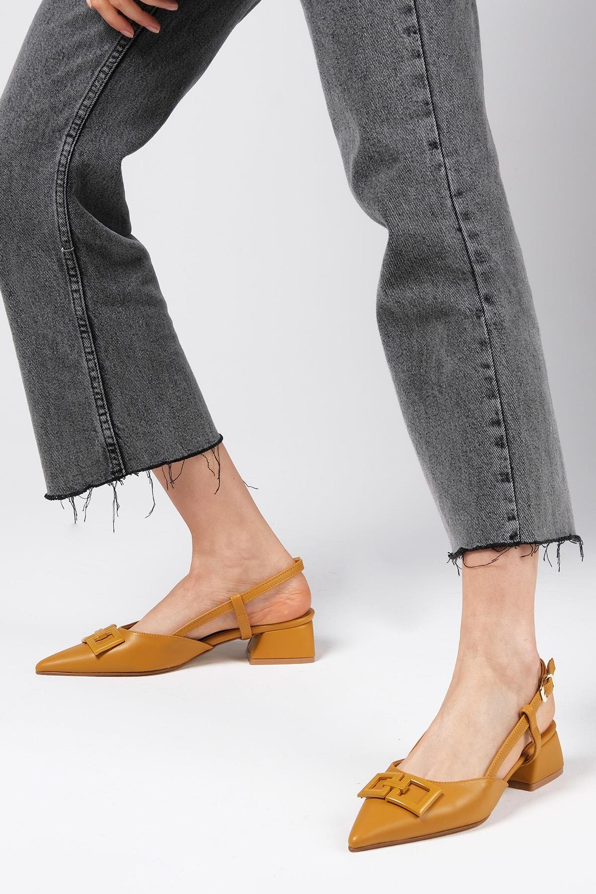 Alyssa Hardal Renk Kısa Topuklu Ayakkabı-Kısa Topuklu-Mio Gusto-01445MSC