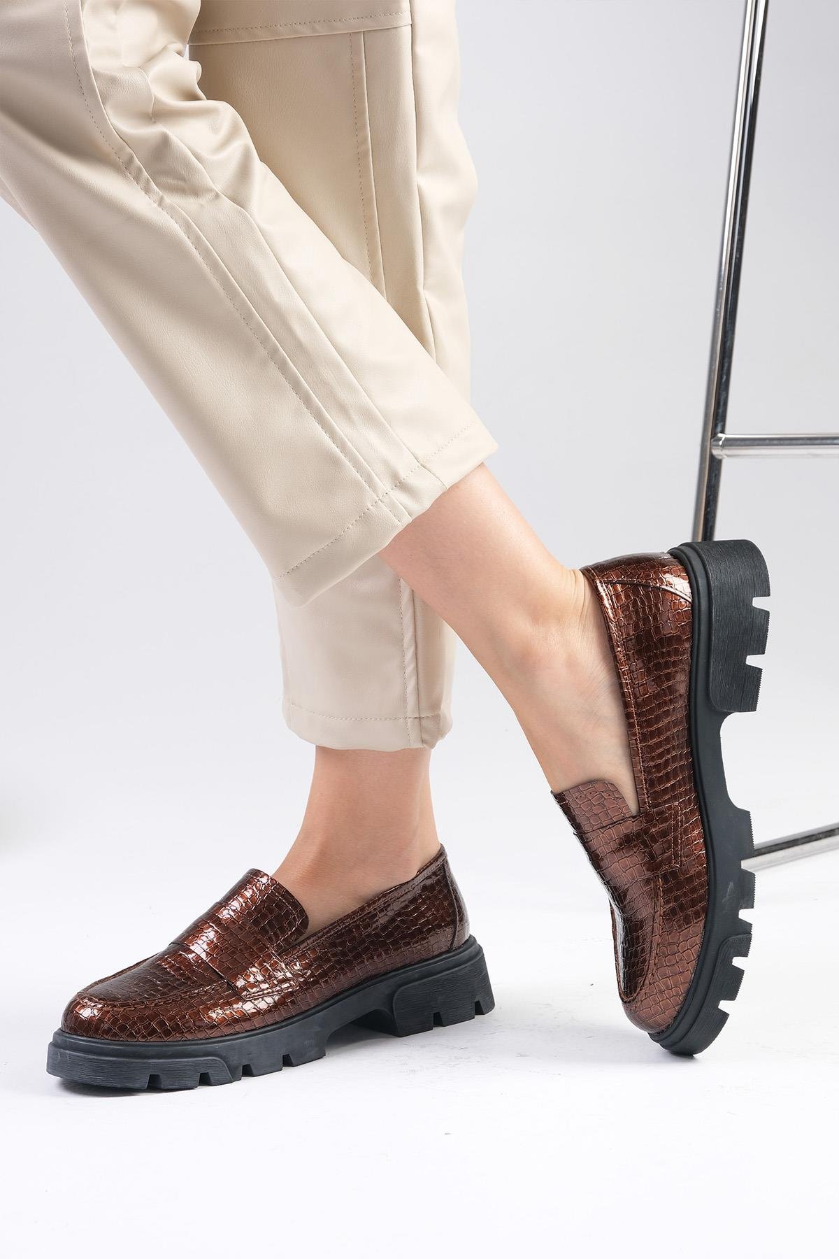 Andrea Kahverengi Kalın Tabanlı Oxford Ayakkabı-DÜZ AYAKKABI-Mio Gusto-01519BRX