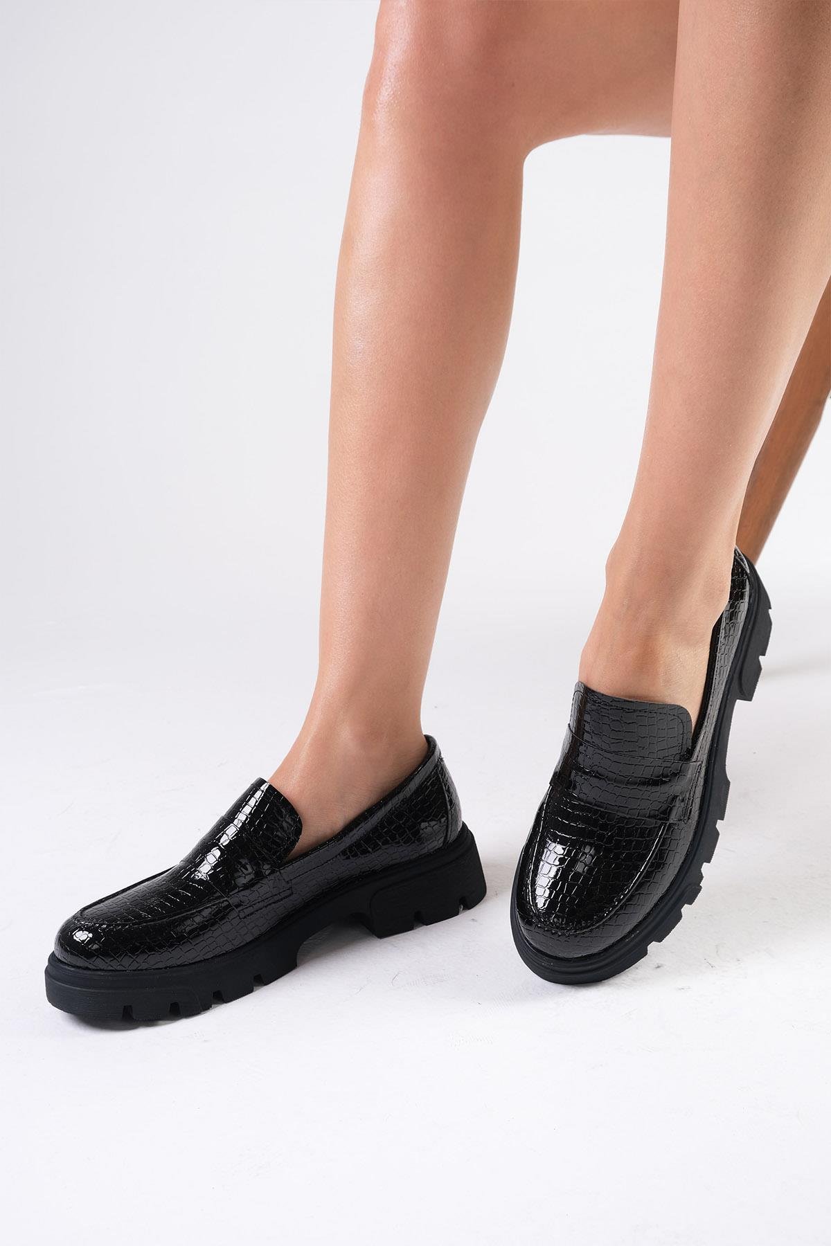 Andrea Siyah Renk Kalın Tabanlı Oxford Ayakkabı-DÜZ AYAKKABI-Mio Gusto-01519BLX