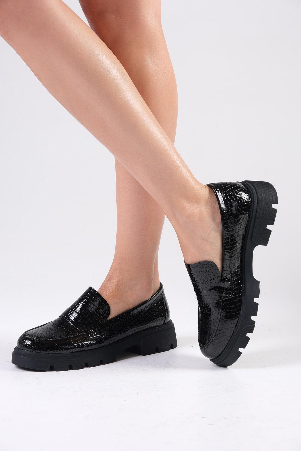 Andrea Siyah Renk Kalın Tabanlı Oxford Ayakkabı-DÜZ AYAKKABI-Mio Gusto-01519BLX