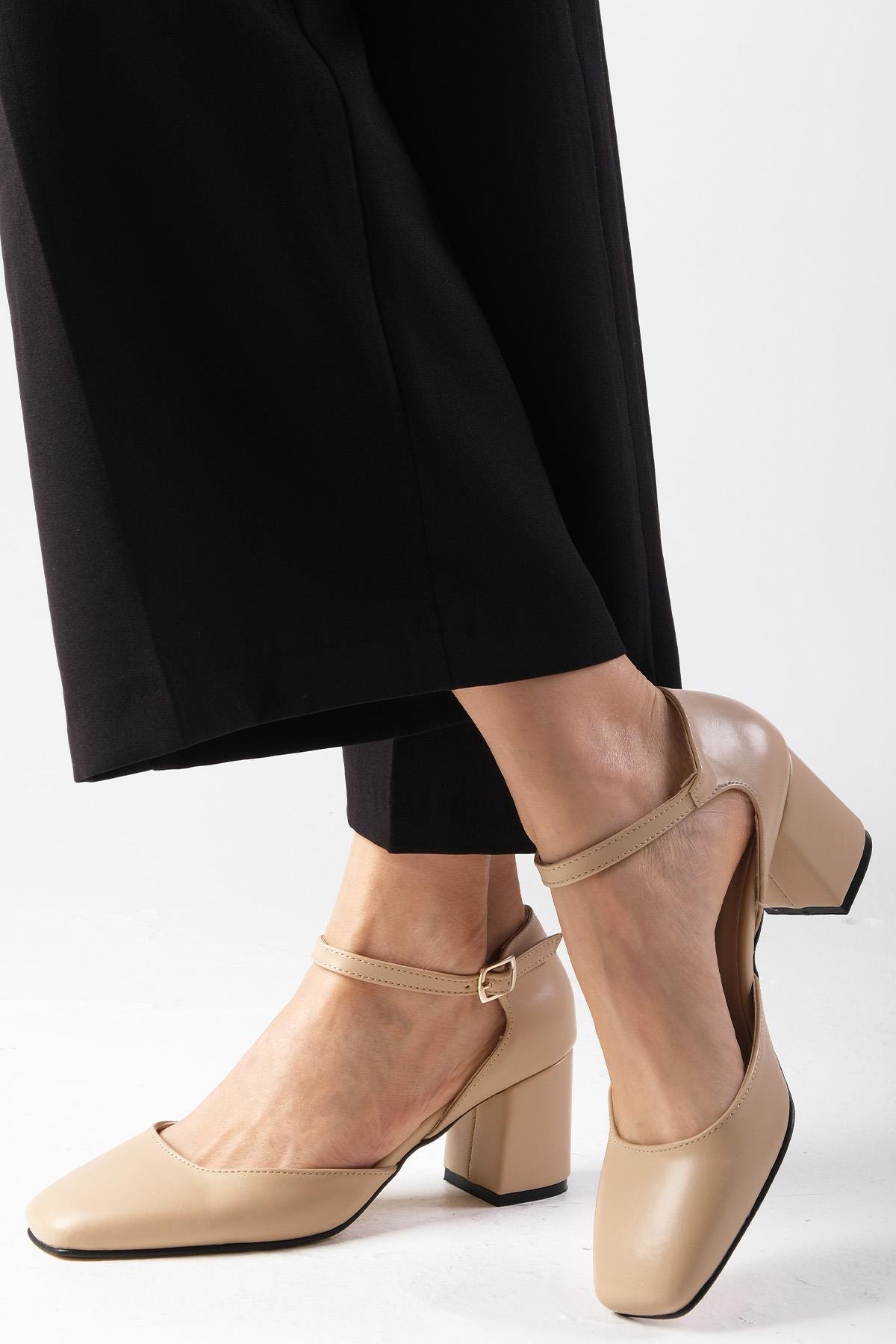 Anna Ten Rengi Küt Burunlu Topuklu Ayakkabı-High Heels-Mio Gusto-02293NUC