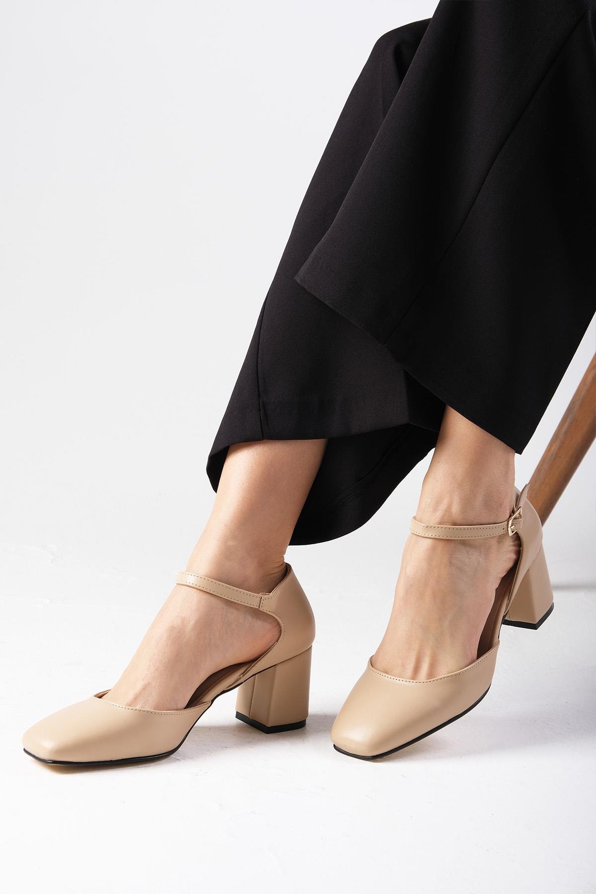 Anna Ten Rengi Küt Burunlu Topuklu Ayakkabı-High Heels-Mio Gusto-02293NUC
