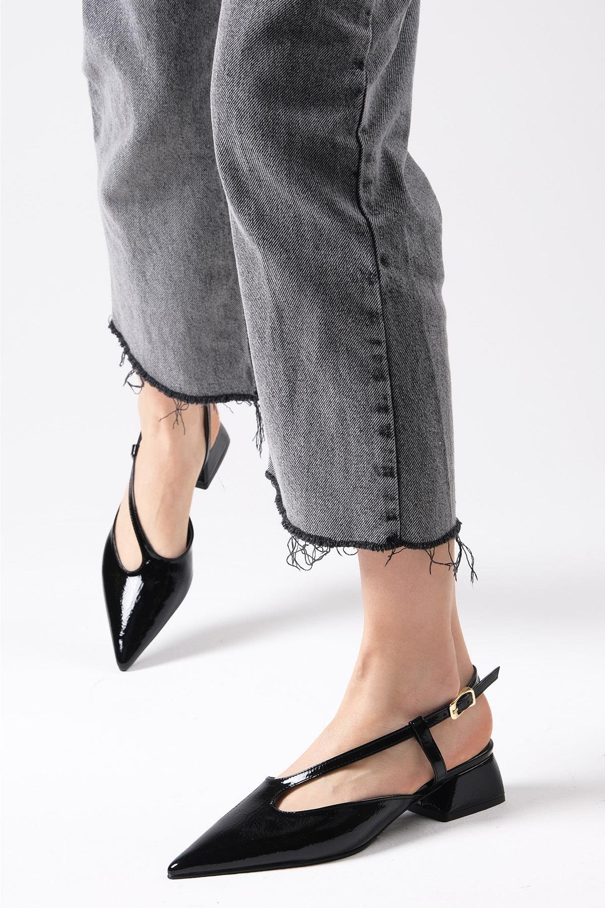 Annie Siyah Renk Rugan Kısa Topuklu Ayakkabı-Low Heels-Mio Gusto-01456BLR
