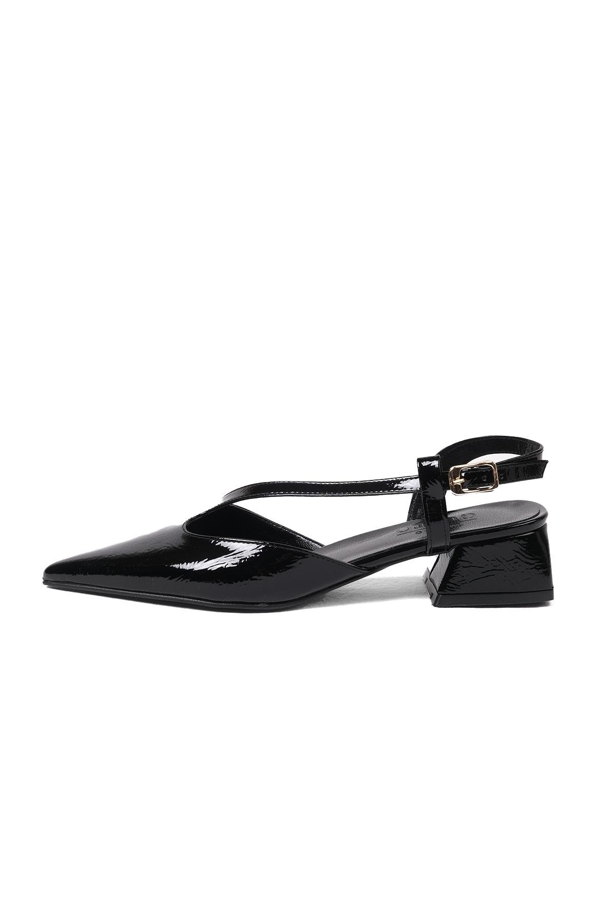 Annie Siyah Renk Rugan Kısa Topuklu Ayakkabı-Low Heels-Mio Gusto-01456BLR