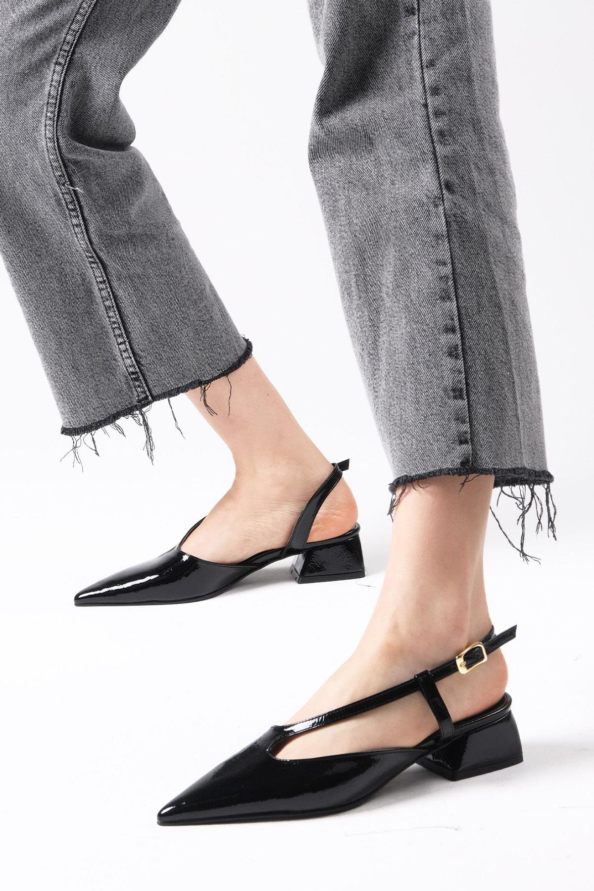Annie Siyah Renk Rugan Kısa Topuklu Ayakkabı-Low Heels-Mio Gusto-01456BLR