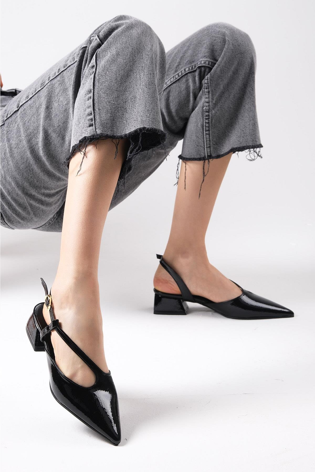 Annie Siyah Renk Rugan Kısa Topuklu Ayakkabı-Low Heels-Mio Gusto-01456BLR