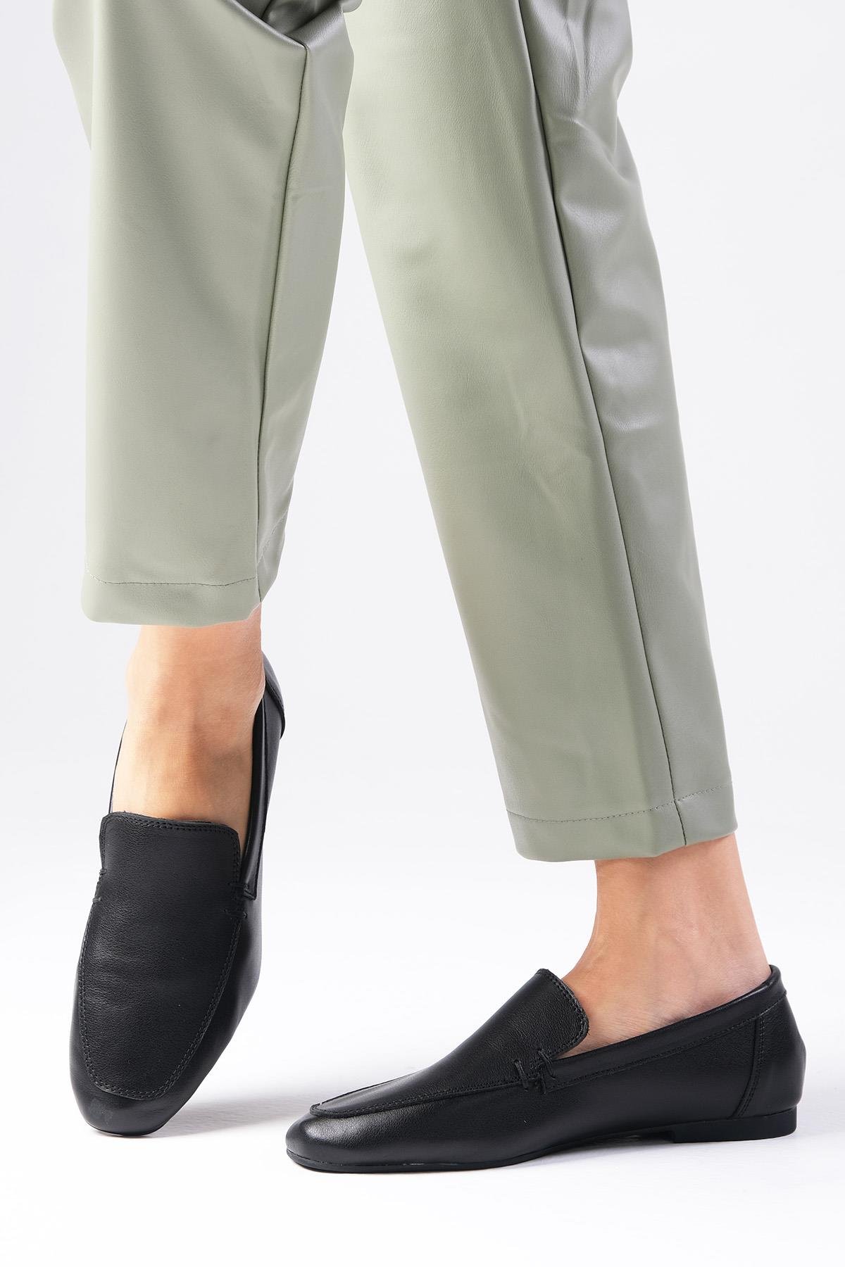 Aria Hakiki Deri Siyah Renk Loafer-DÜZ AYAKKABI-Mio Gusto-01561BLC