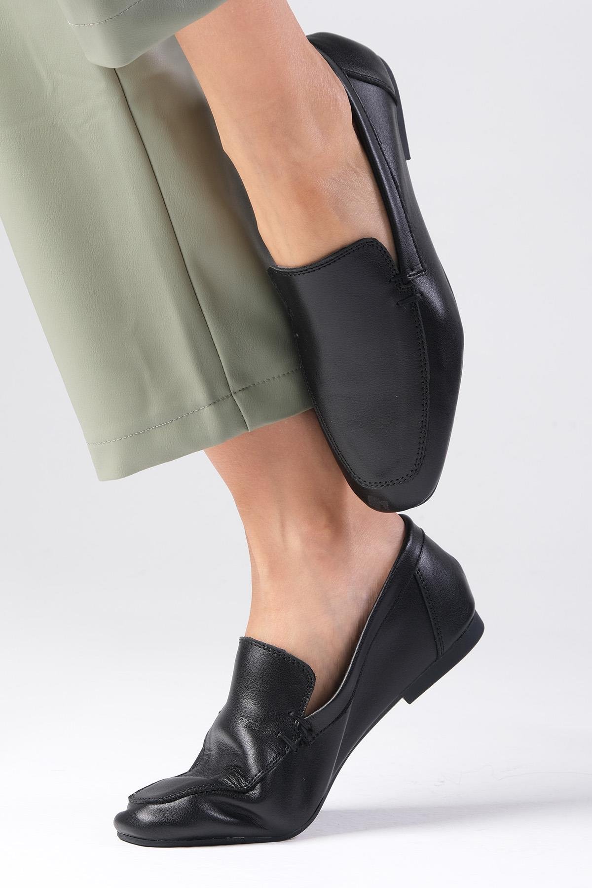 Aria Hakiki Deri Siyah Renk Loafer-DÜZ AYAKKABI-Mio Gusto-01561BLC