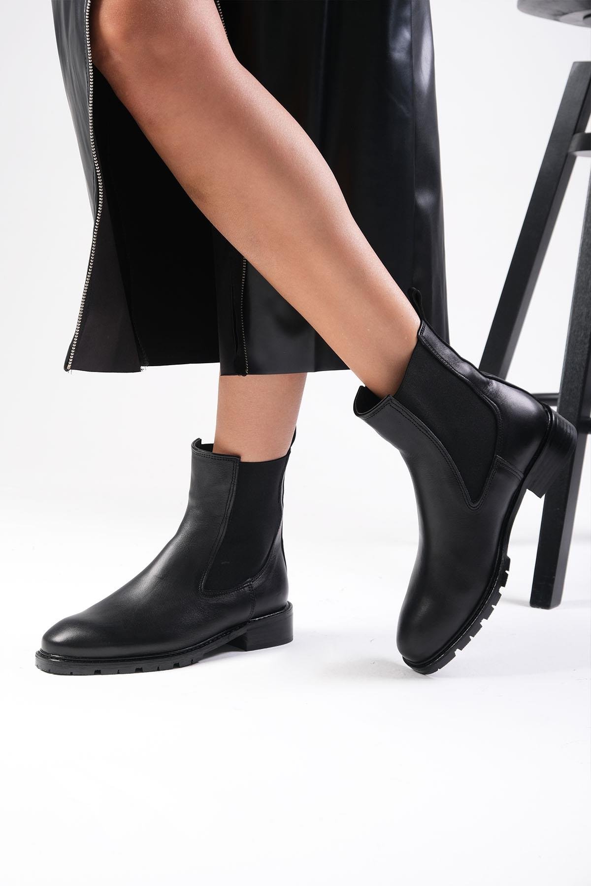 Ario Oval Burun Siyah Renk Lastikli Bot-Topuksuz-Mio Gusto-05851BLC