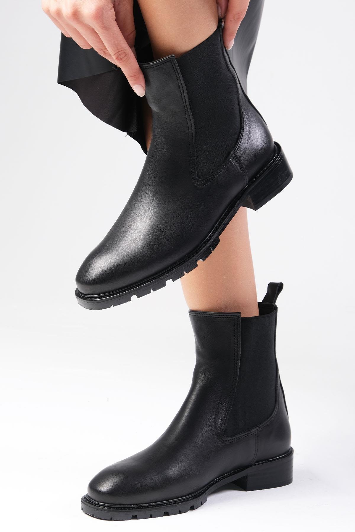 Ario Oval Burun Siyah Renk Lastikli Bot-Topuksuz-Mio Gusto-05851BLC