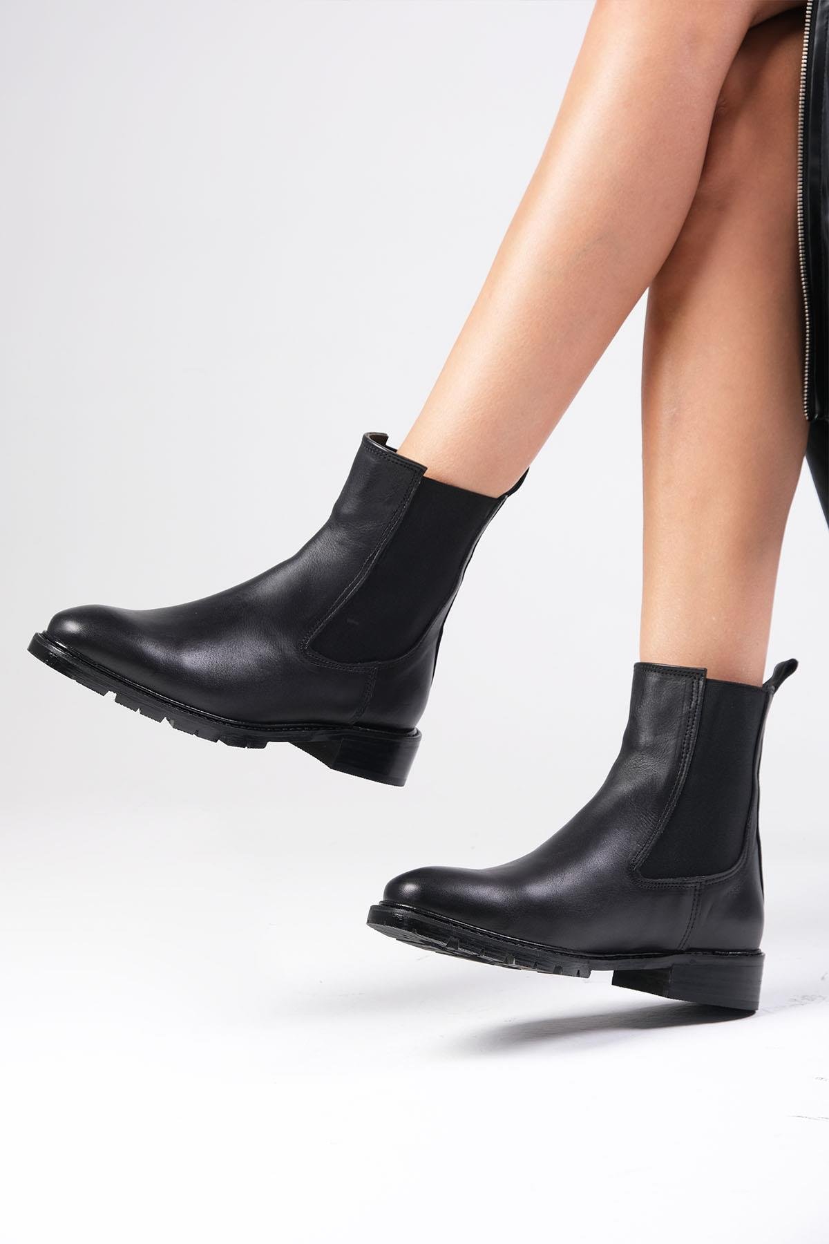 Ario Oval Burun Siyah Renk Lastikli Bot-Topuksuz-Mio Gusto-05851BLC