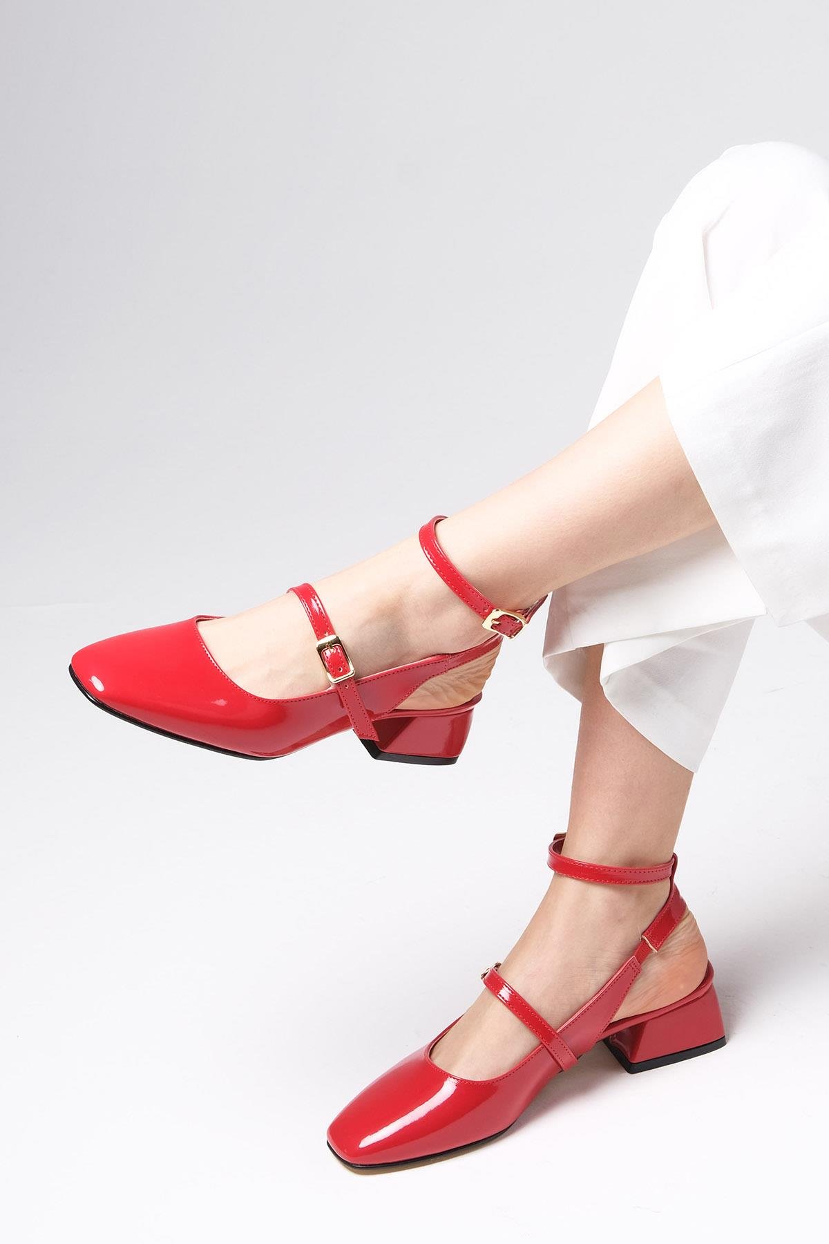 Audrey Kırmızı Renk Rugan Kısa Topuklu Ayakkabı-Kısa Topuklu-Mio Gusto-01465RER