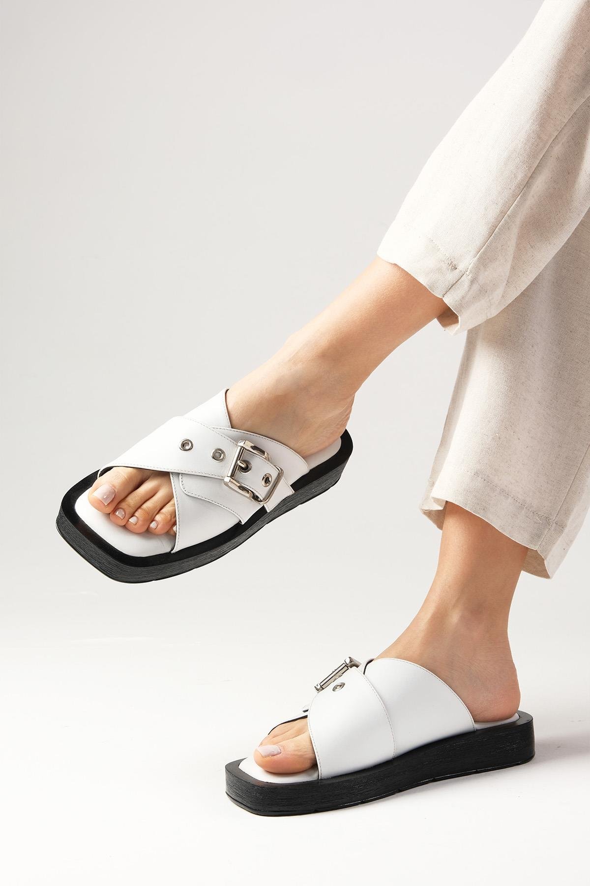 Babes Hakiki Deri Beyaz Tokalı Terlik-TERLİK-Mio Gusto-08074WHC