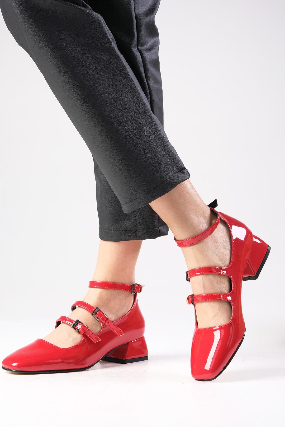 Baylee Kırmızı Renk Rugan Kısa Topuklu Ayakkabı-Kısa Topuklu-Mio Gusto-01482RER