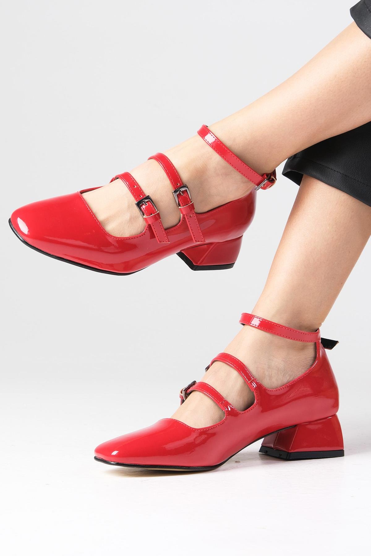 Baylee Kırmızı Renk Rugan Kısa Topuklu Ayakkabı-Kısa Topuklu-Mio Gusto-01482RER