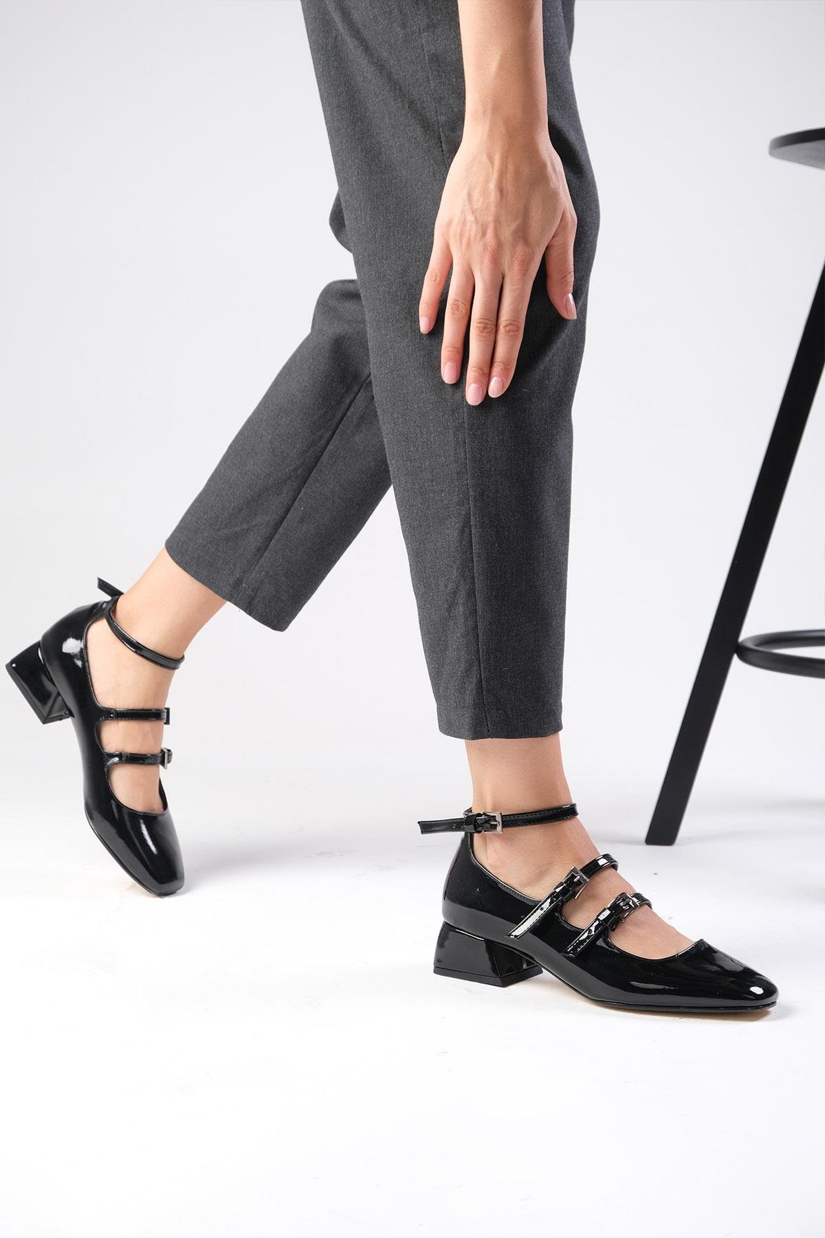 Baylee Siyah Renk Rugan Kısa Topuklu Ayakkabı-Kısa Topuklu-Mio Gusto-01482BLR