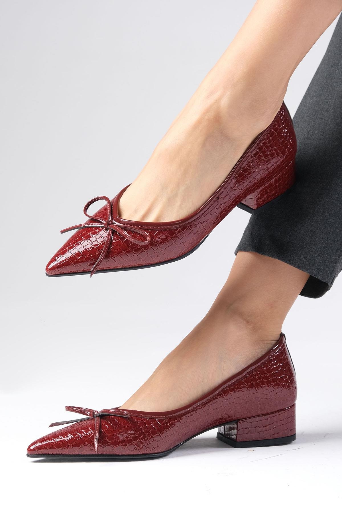 Beatrix Bordo Renk Kısa Topuklu Ayakkabı-Kısa Topuklu-Mio Gusto-01421WRX