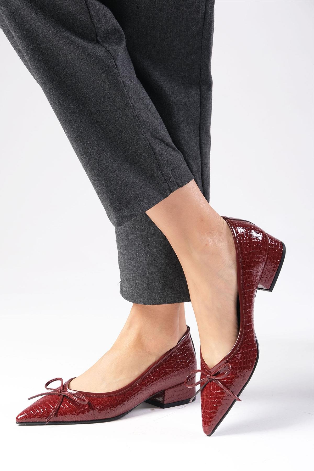 Beatrix Bordo Renk Kısa Topuklu Ayakkabı-Kısa Topuklu-Mio Gusto-01421WRX