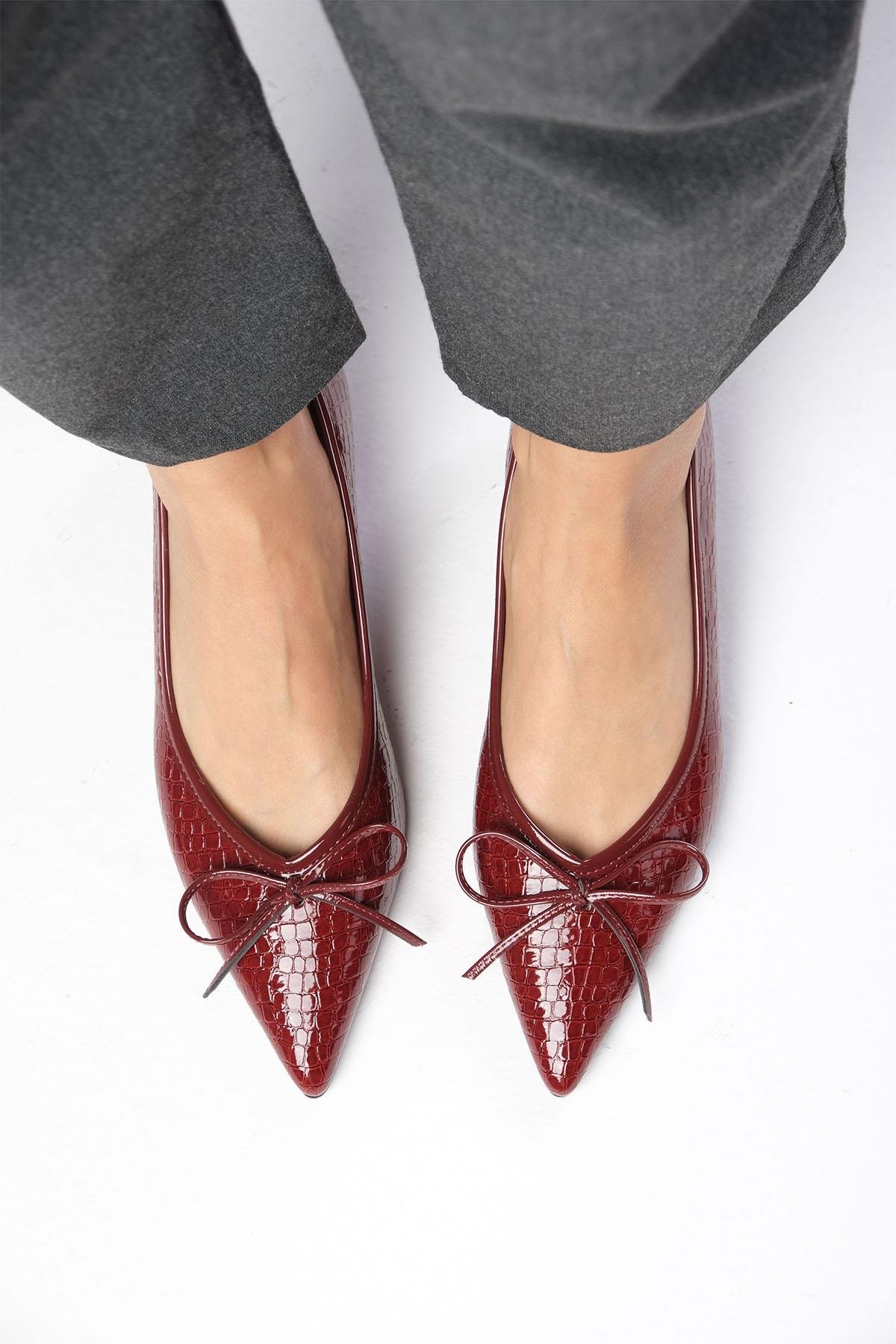 Beatrix Bordo Renk Kısa Topuklu Ayakkabı-Kısa Topuklu-Mio Gusto-01421WRX