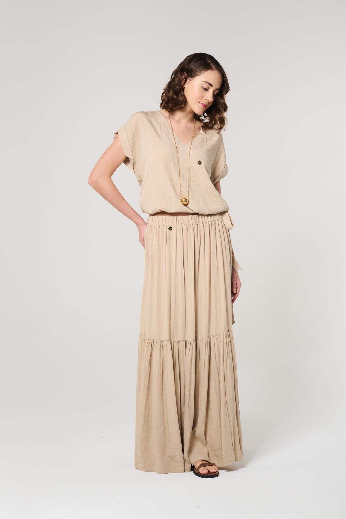 Bej Renk Bol ve Büzgülü Etek