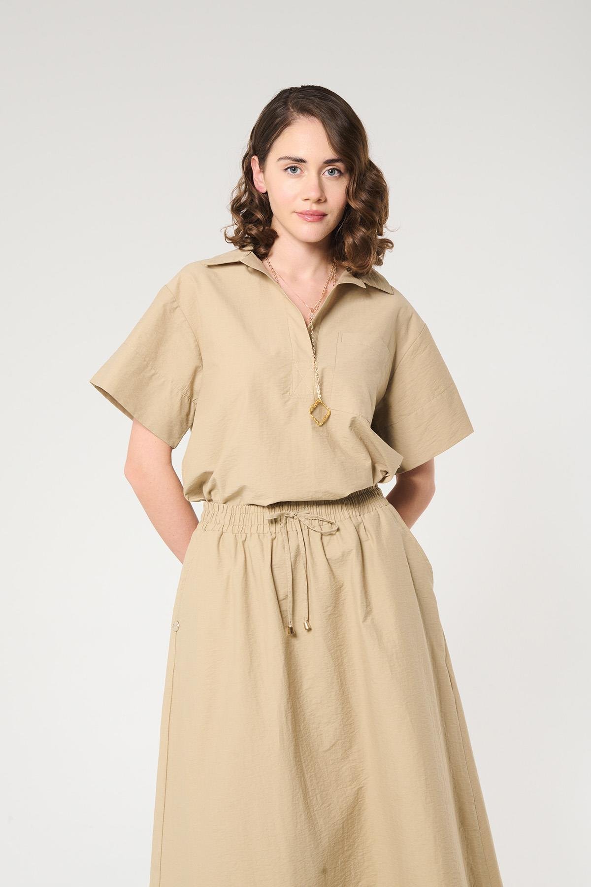 Bej Renk Kendinden Kırışık Görünümlü Kısa Kollu Gömlek