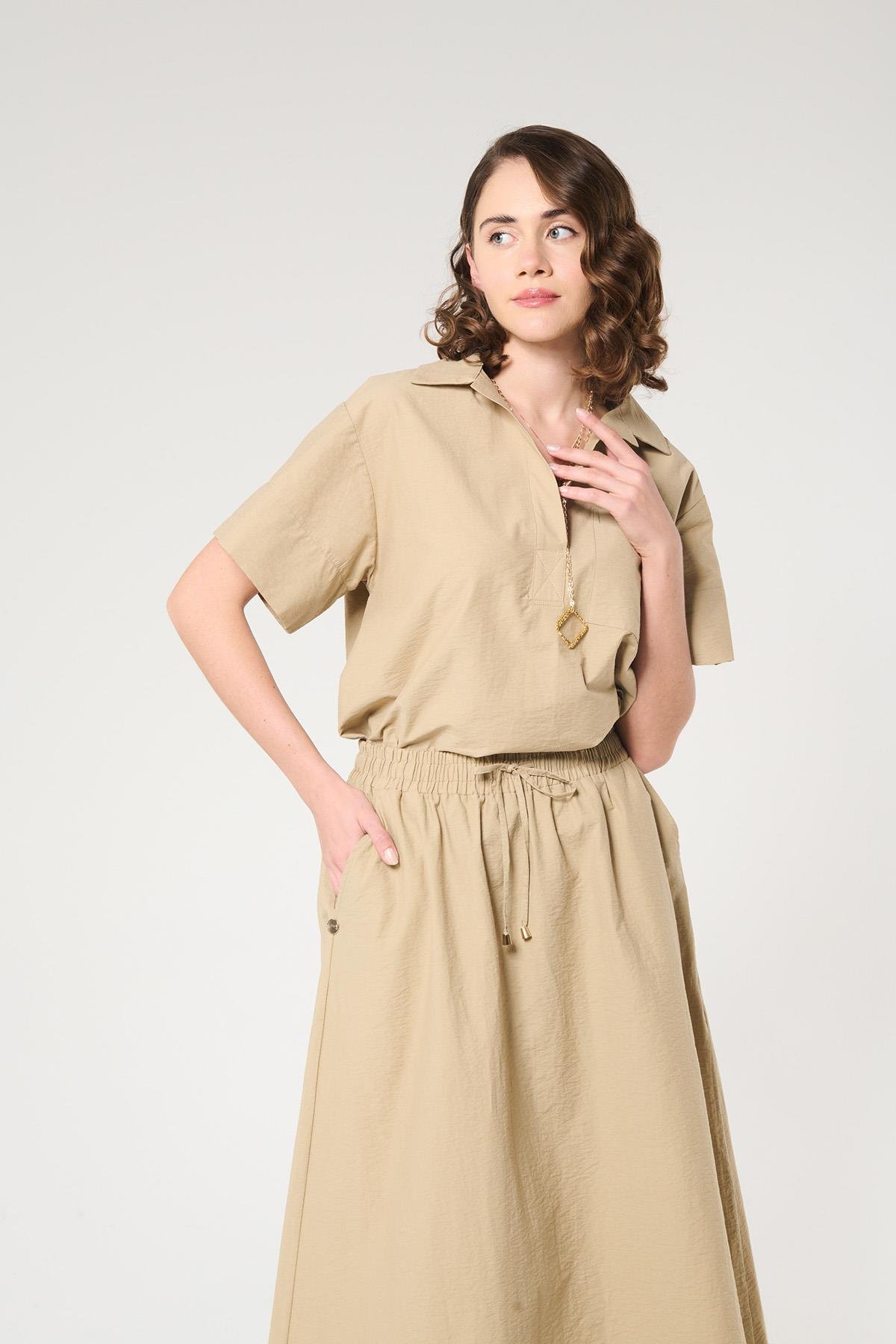 Bej Renk Kendinden Kırışık Görünümlü Kısa Kollu Gömlek