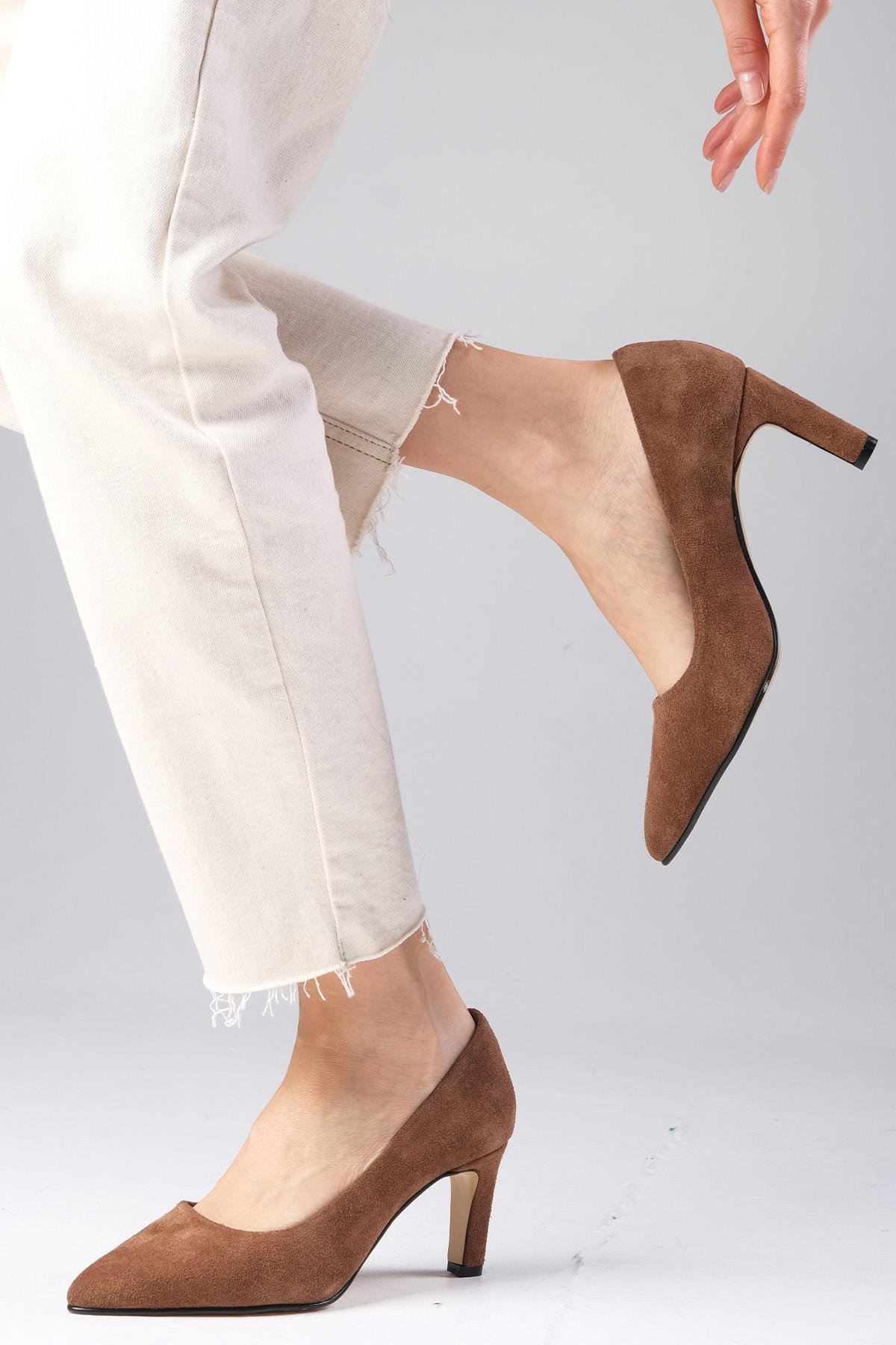 Beliz Hakiki Süet Taba Renk Stiletto-Kısa Topuklu-Mio Gusto-01305TAS