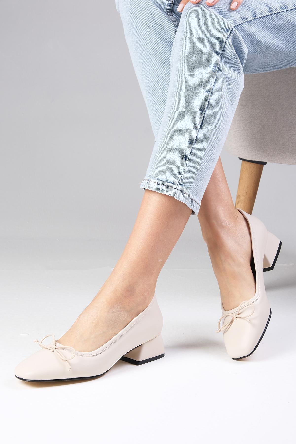 Bellamy Bej Renk Kısa Topuklu Ayakkabı-Kısa Topuklu-Mio Gusto-01479BEC