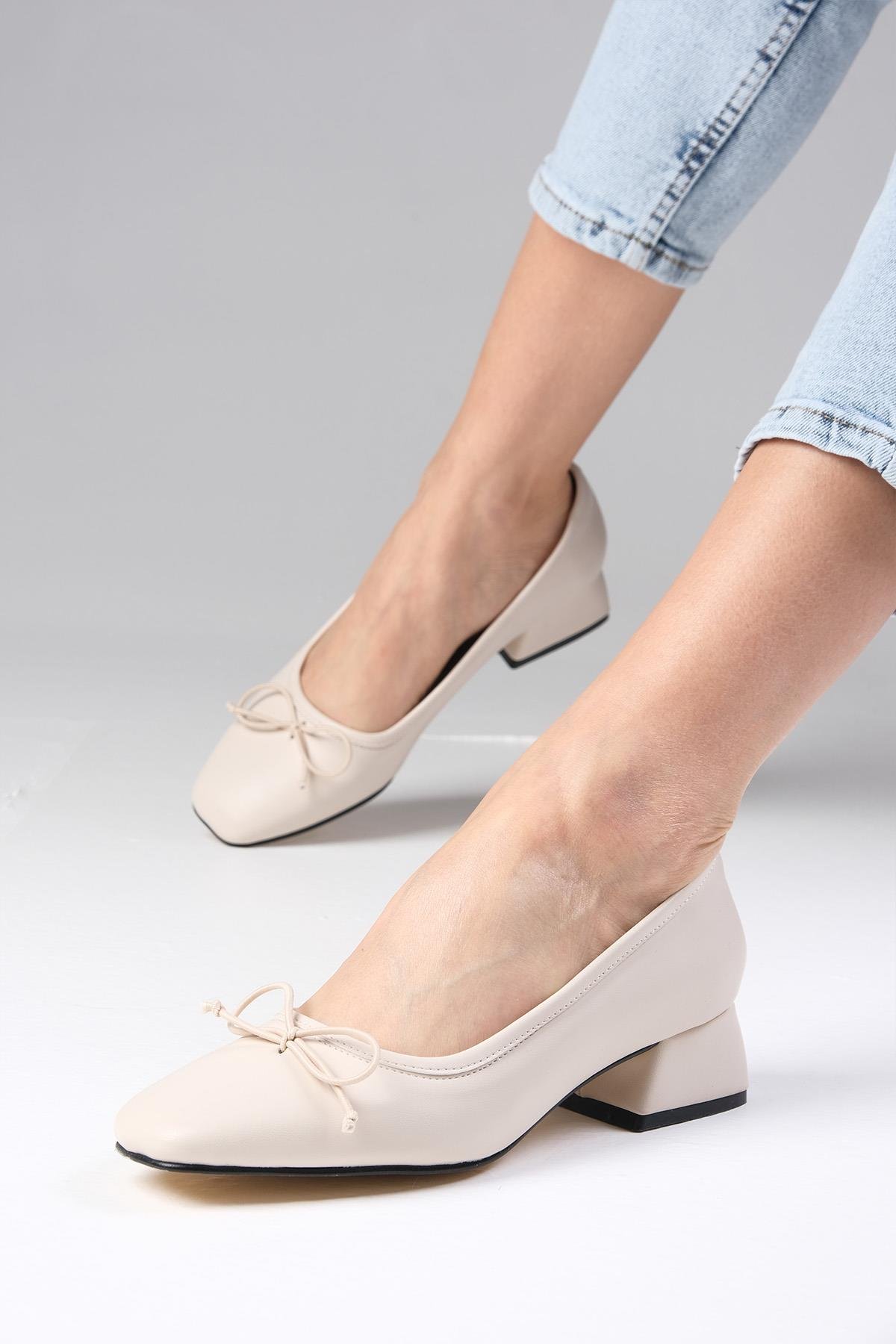 Bellamy Bej Renk Kısa Topuklu Ayakkabı-Kısa Topuklu-Mio Gusto-01479BEC