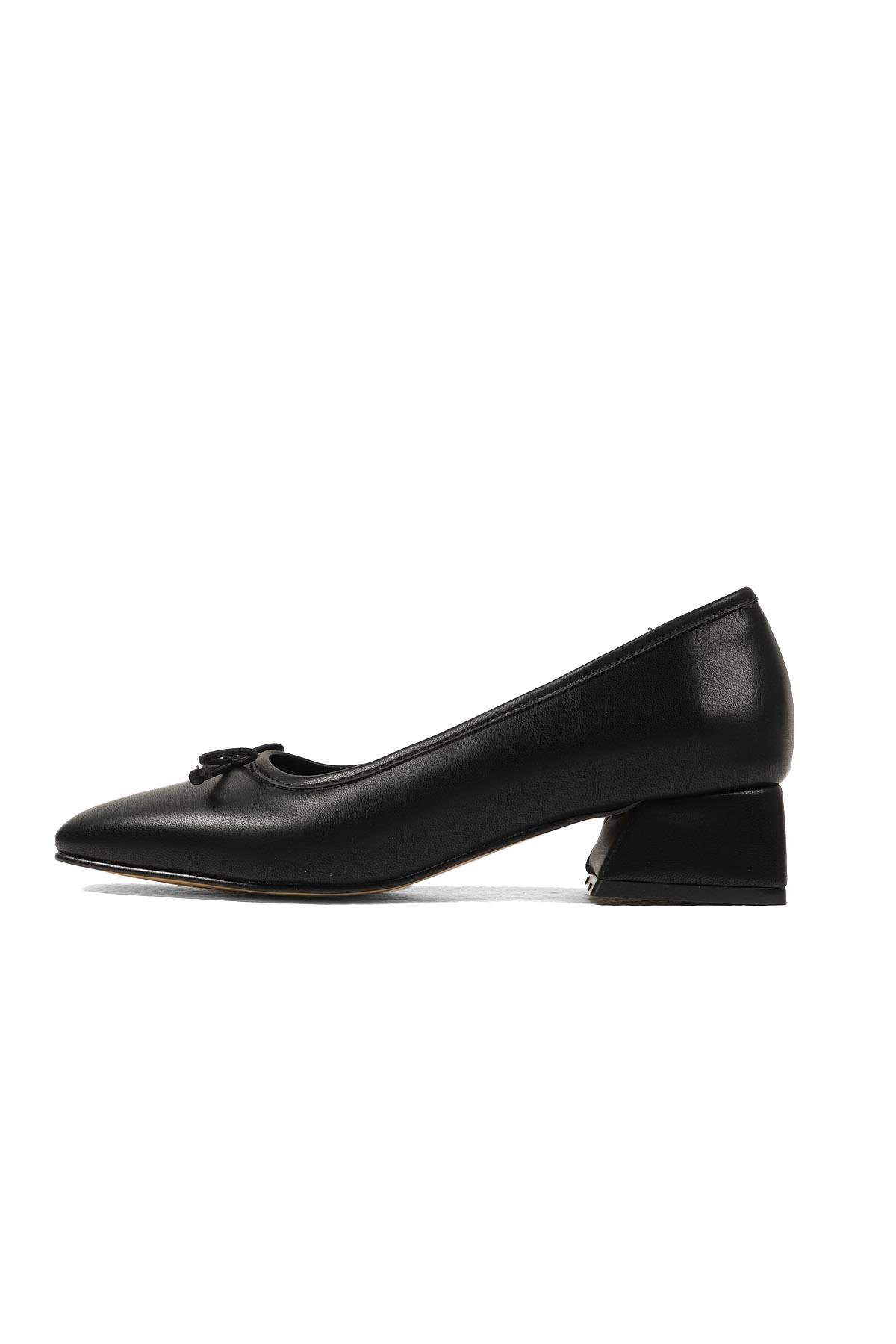 Bellamy Siyah Renk Kısa Topuklu Ayakkabı-Low Heels-Mio Gusto-01479BLC