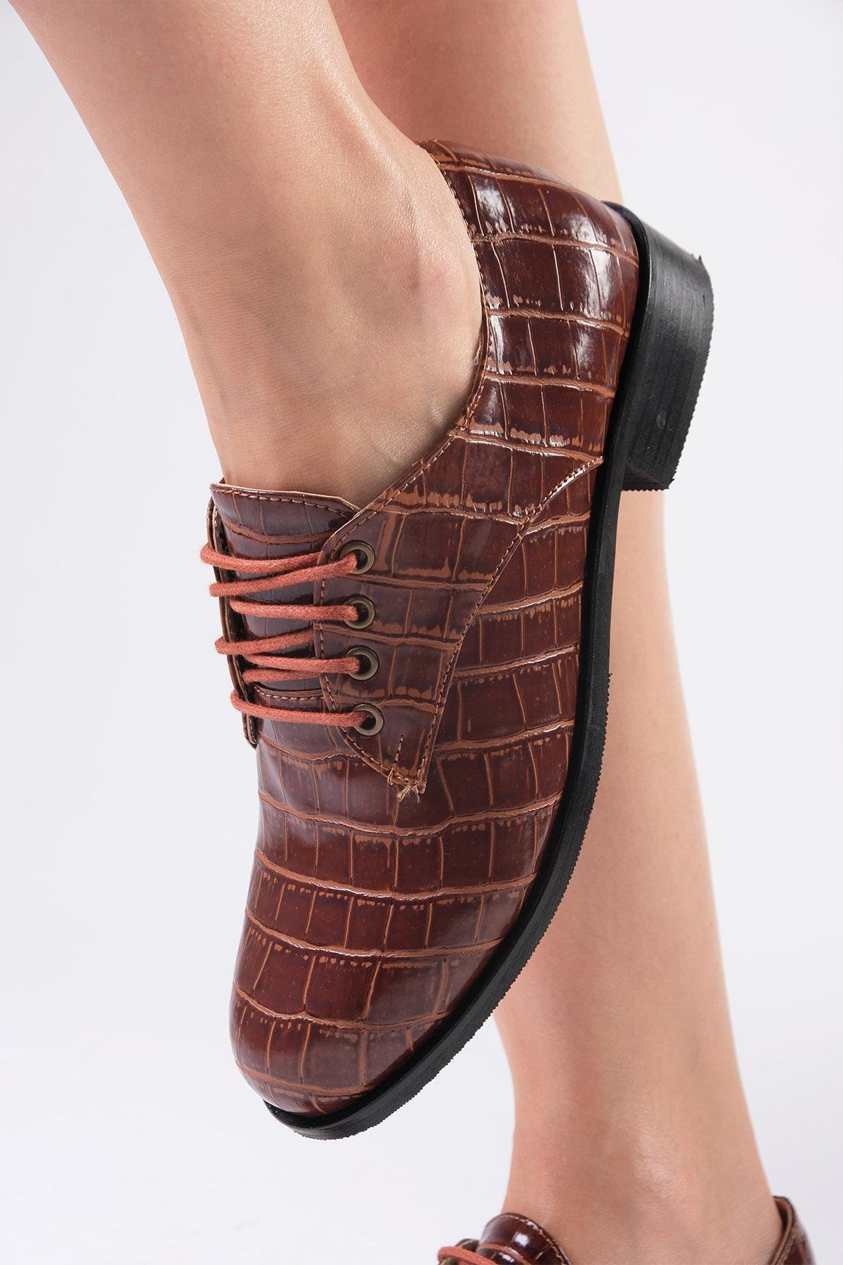 Berta Taba Renk Krokodil Desenli Oxford Ayakkabı-DÜZ AYAKKABI-Mio Gusto-02104TAV