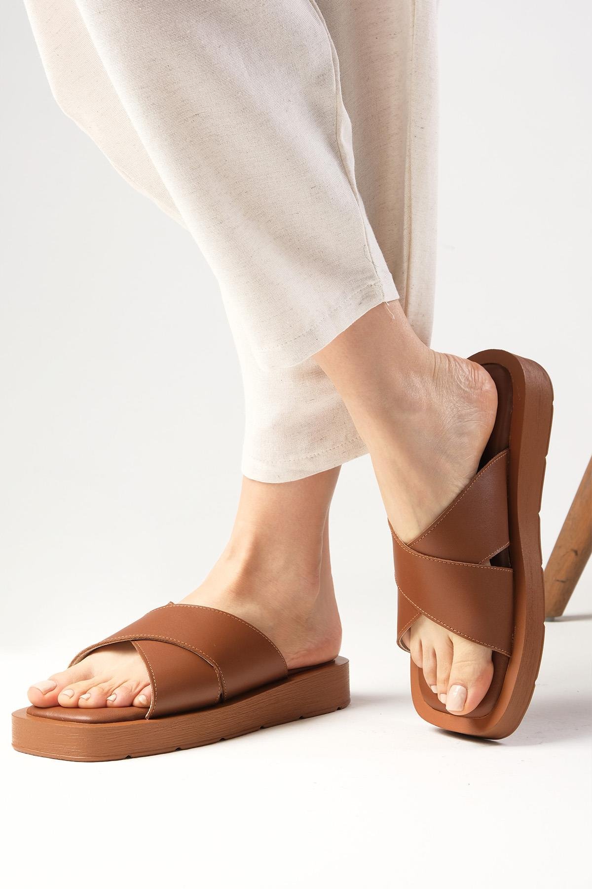 Hakiki Deri Taba Kalın Tabanlı Terlik-Slippers-Mio Gusto-08078TAC