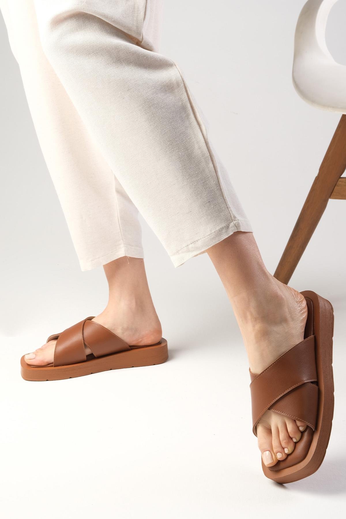 Hakiki Deri Taba Kalın Tabanlı Terlik-Slippers-Mio Gusto-08078TAC