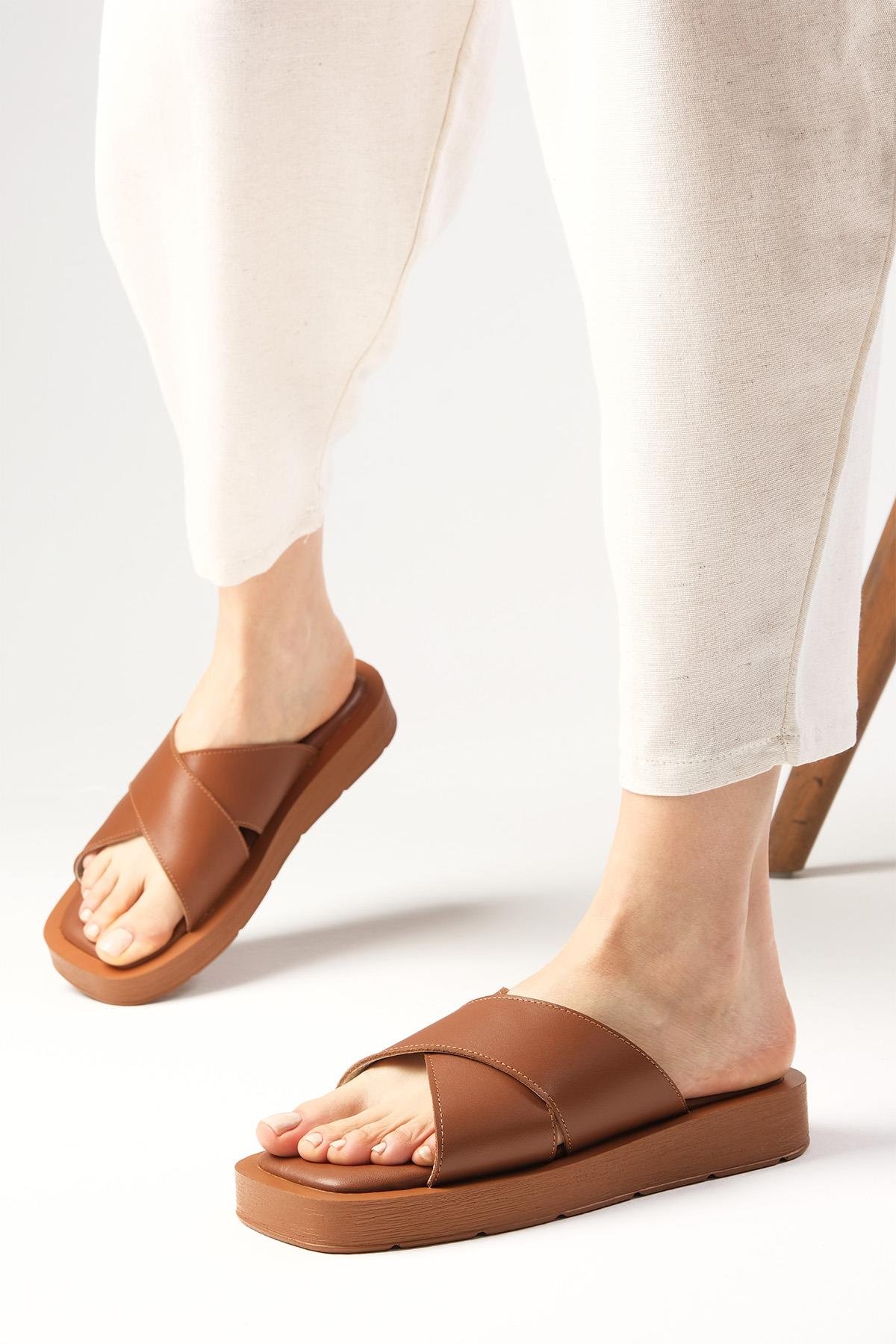 Hakiki Deri Taba Kalın Tabanlı Terlik-Slippers-Mio Gusto-08078TAC