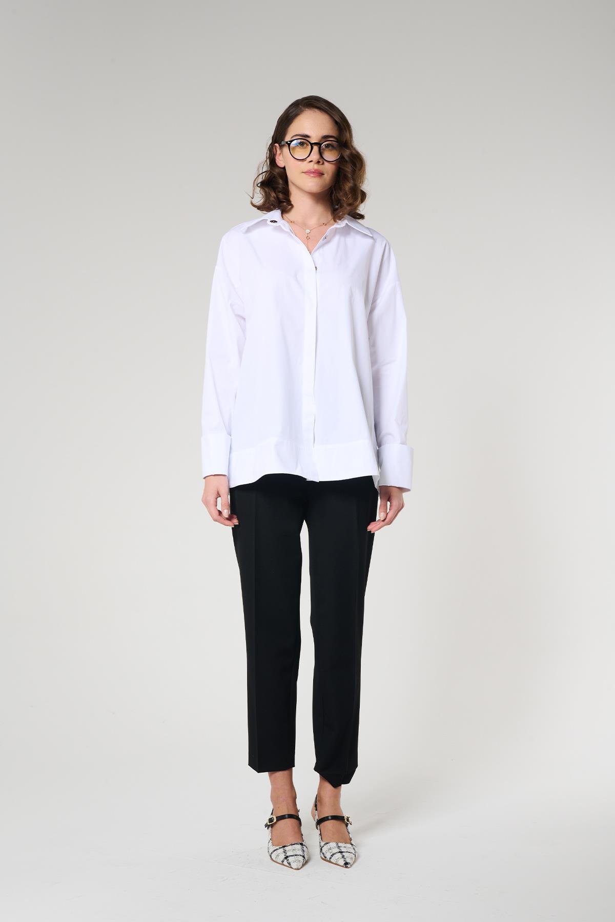 Beyaz Renk %100 Pamuk Trapez Kesim Gömlek