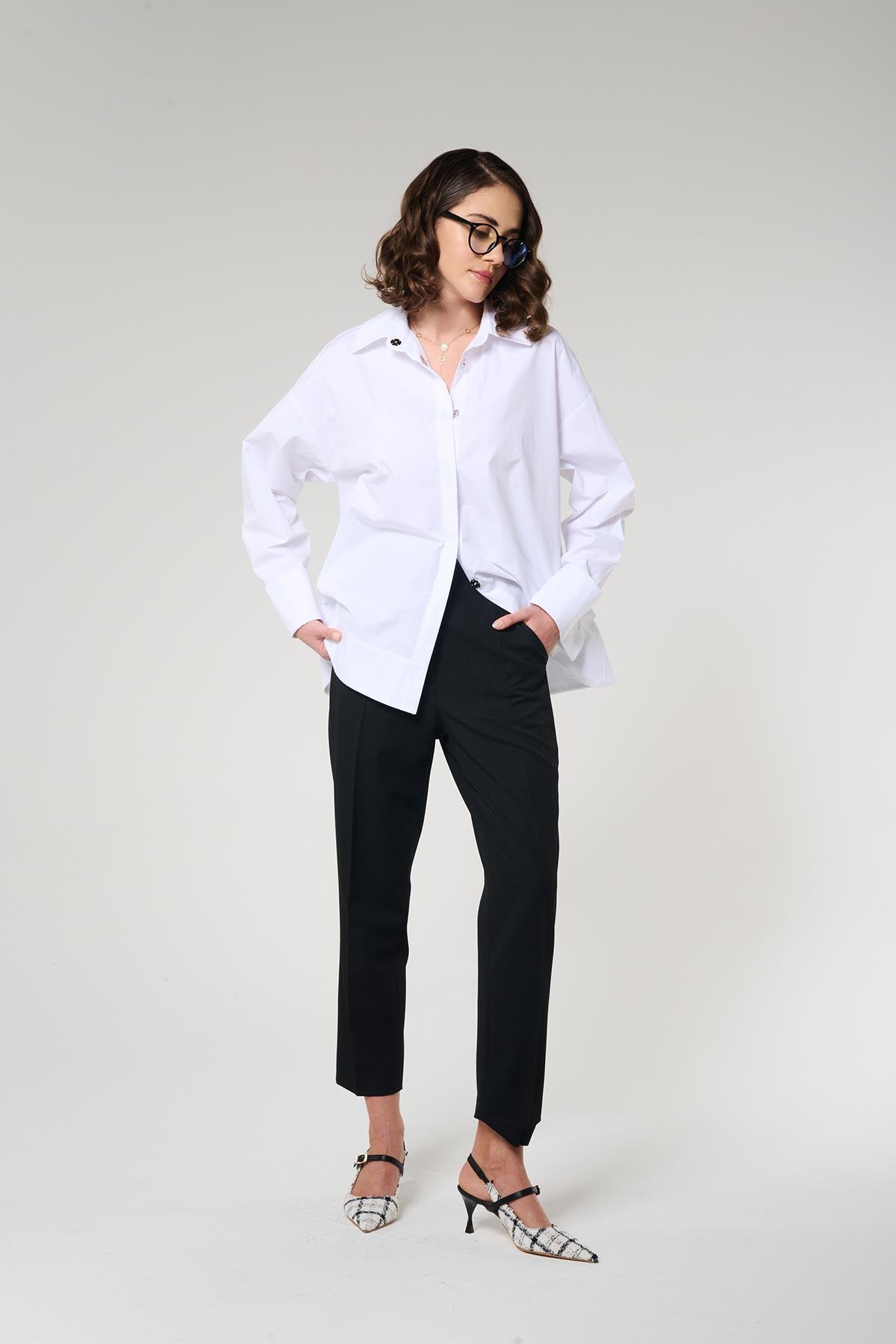 Beyaz Renk %100 Pamuk Trapez Kesim Gömlek