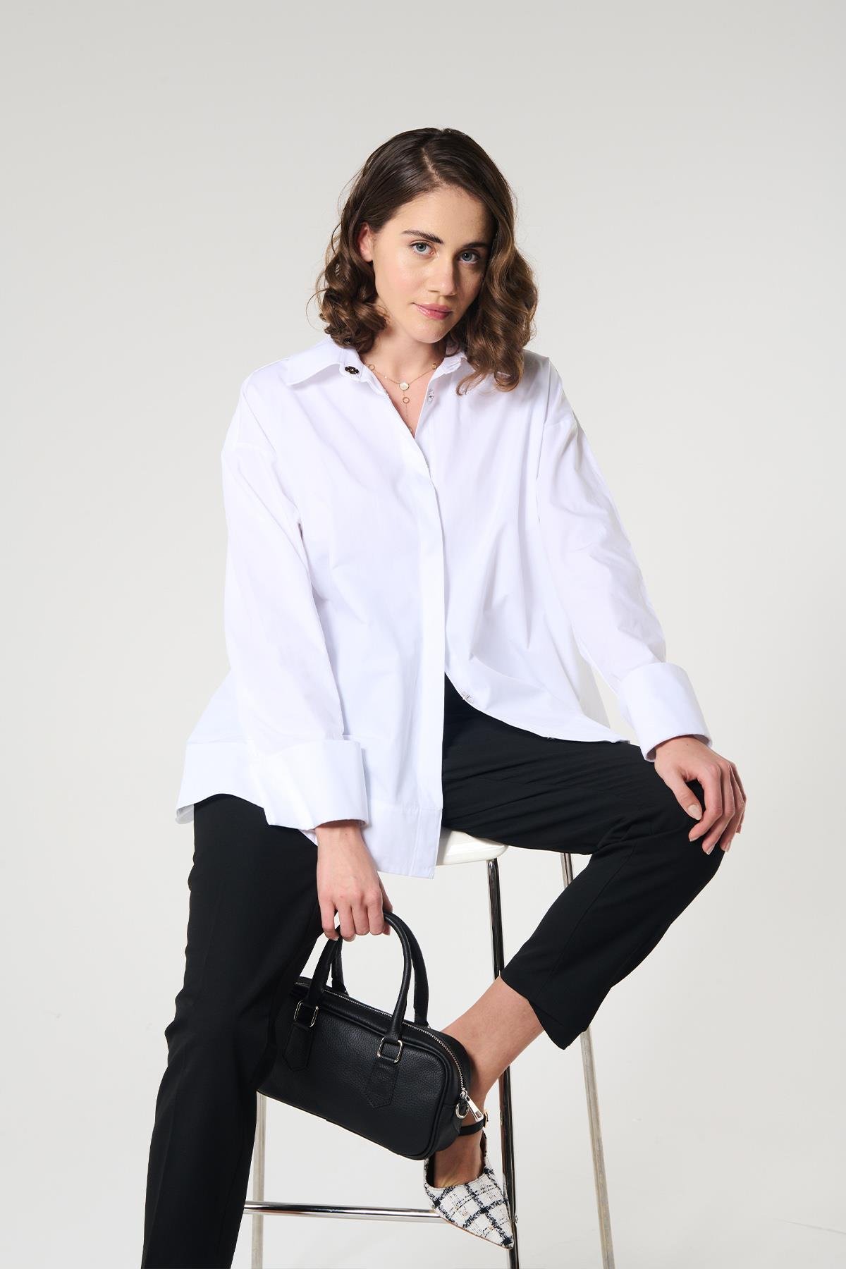 Beyaz Renk %100 Pamuk Trapez Kesim Gömlek