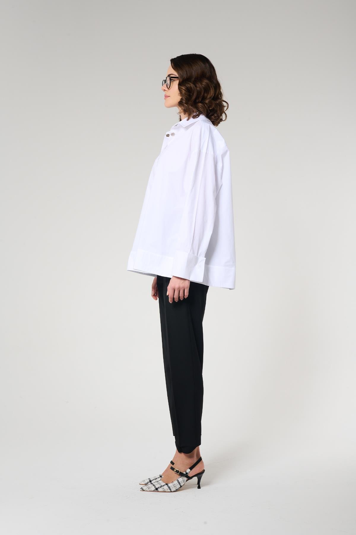Beyaz Renk %100 Pamuk Trapez Kesim Gömlek